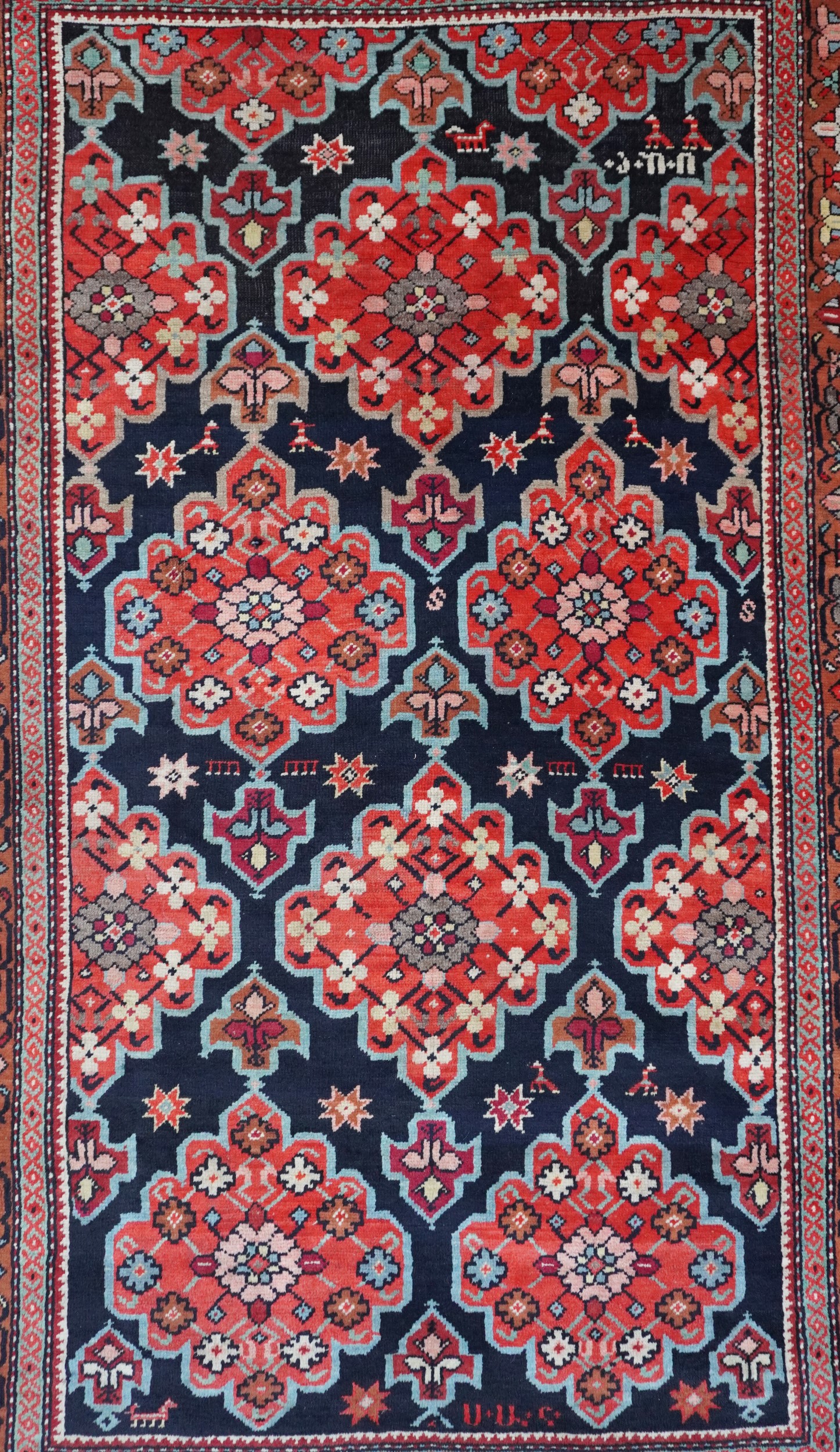 Tappeto Karabagh a medaglioni