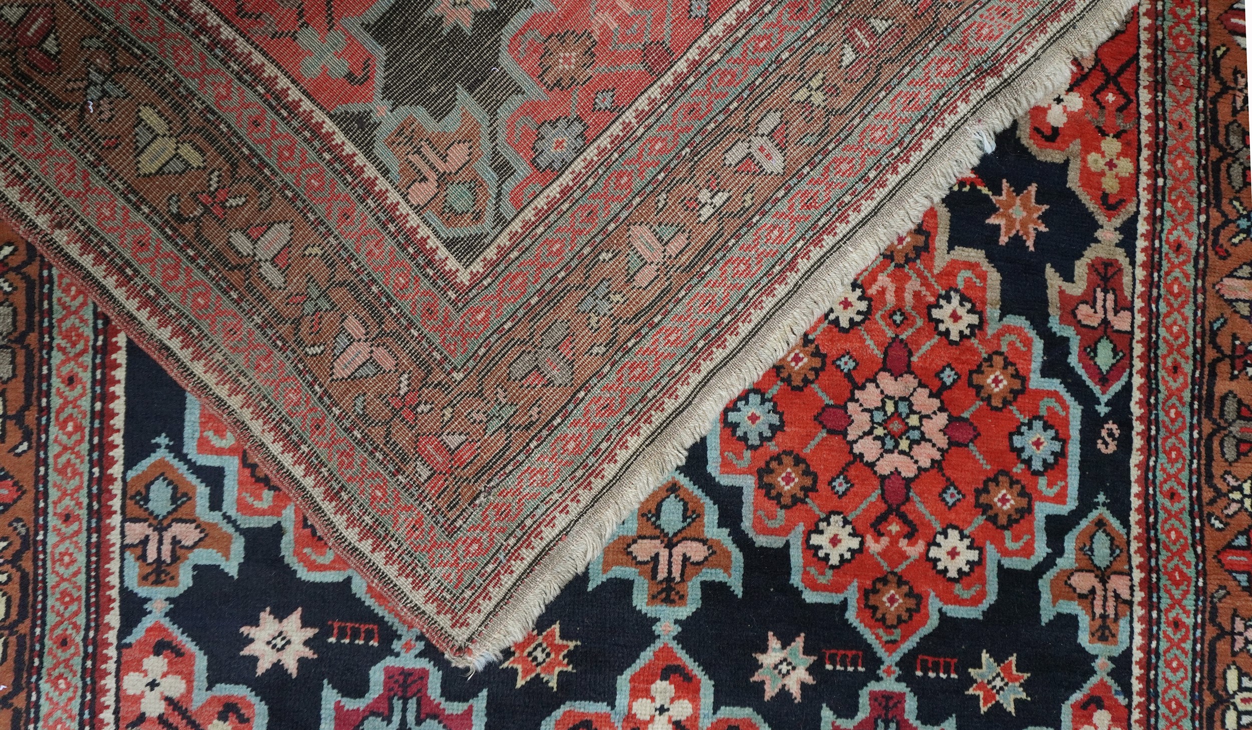 Tappeto Karabagh a medaglioni