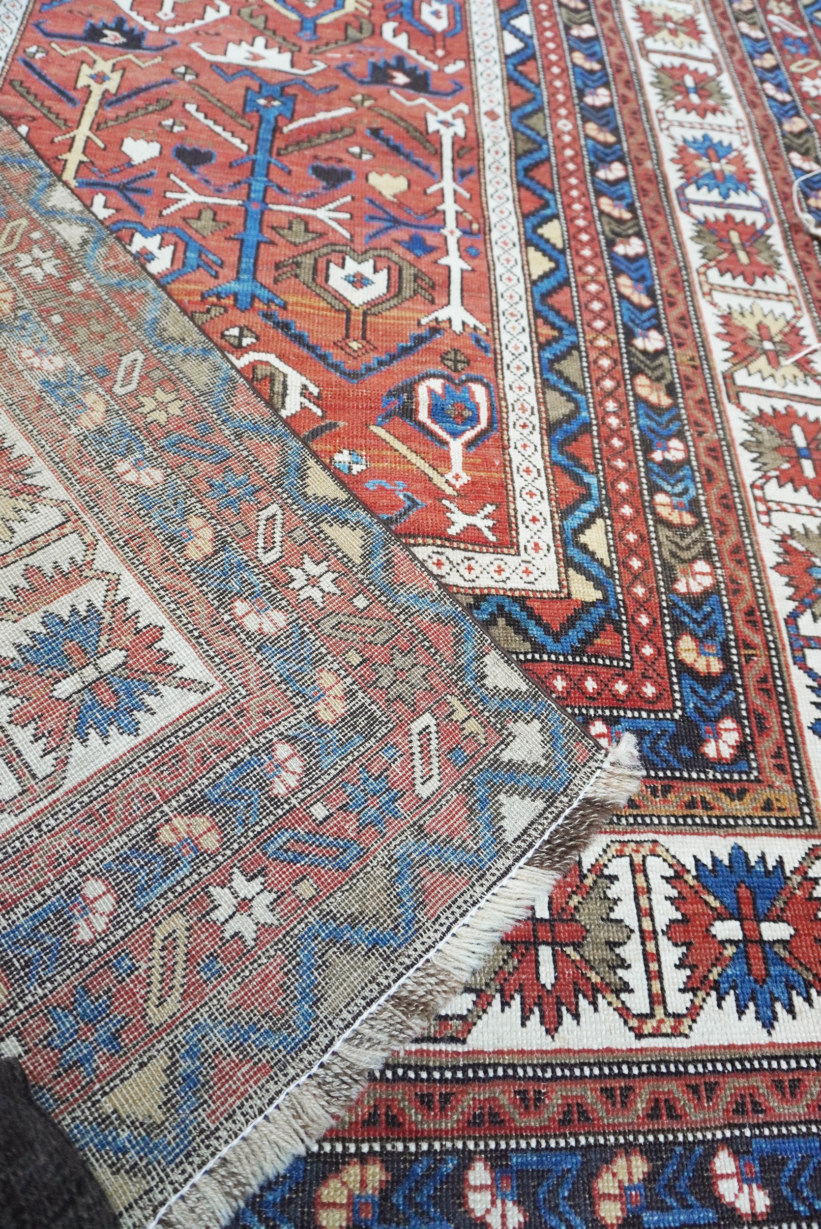 Tappeto Shirvan a fondo rosso