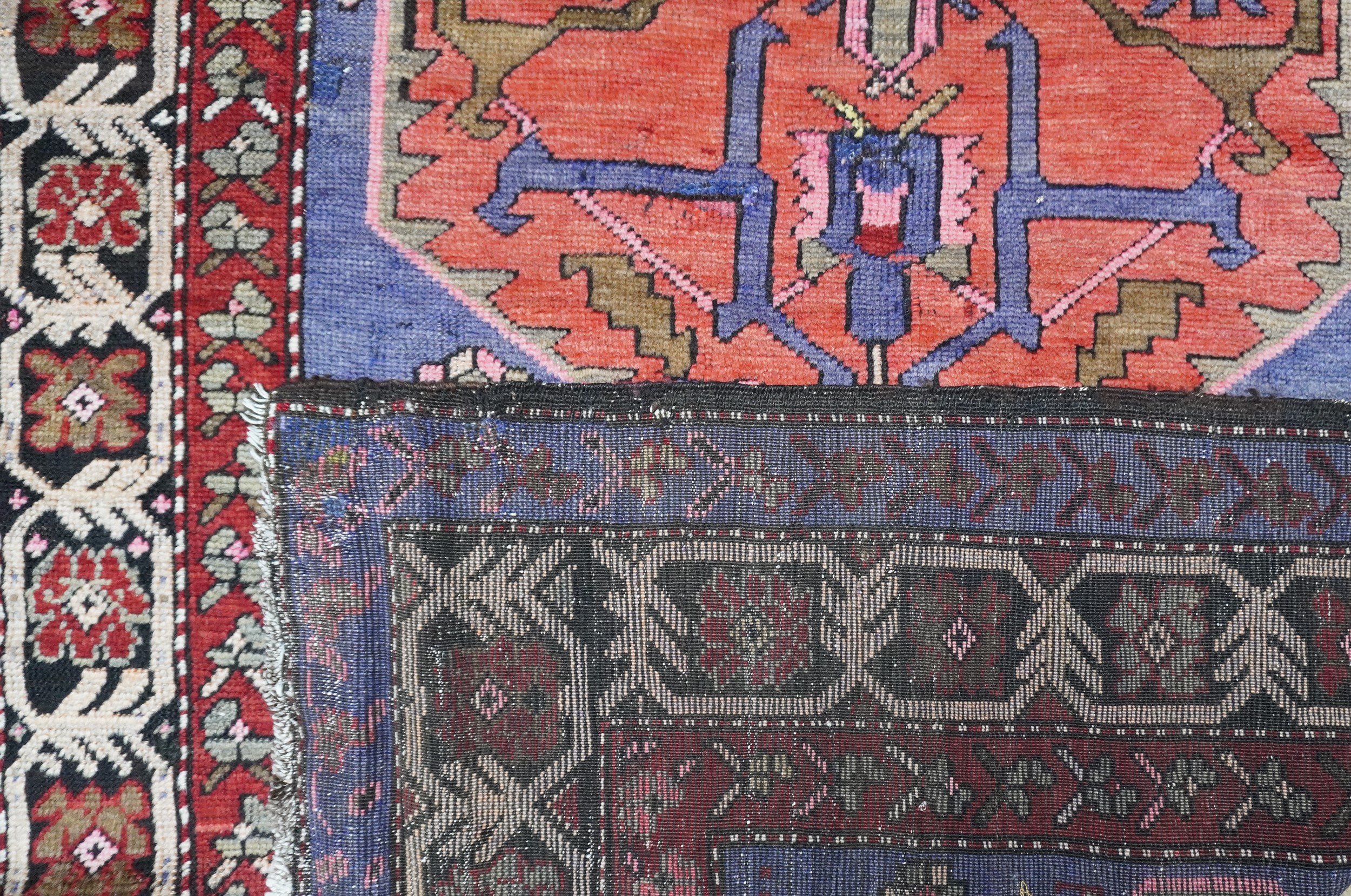 Tappeto Karabagh a medaglioni