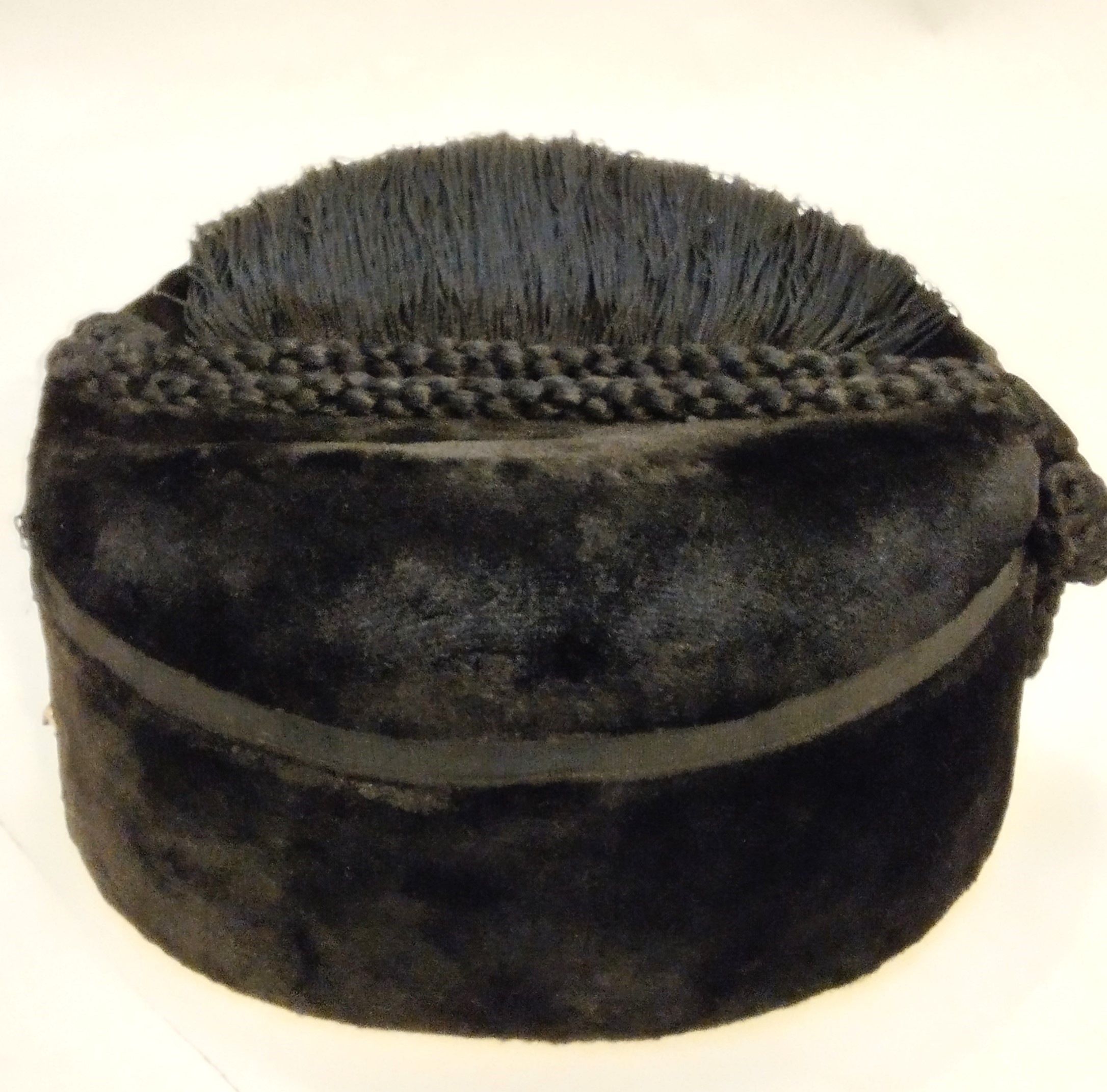 Fez dei Moschettieri del Duce, copricapo in feltro e velluto con fregio in argento