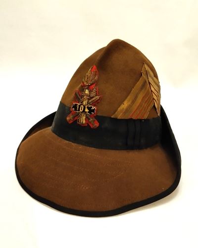 Cappello all'alpina da console comandante di Legione, feltro marrone con fregio ricamato