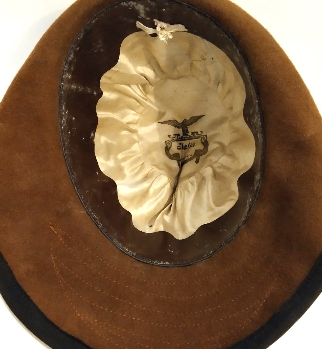 Cappello all'alpina da console comandante di Legione, feltro marrone con fregio ricamato