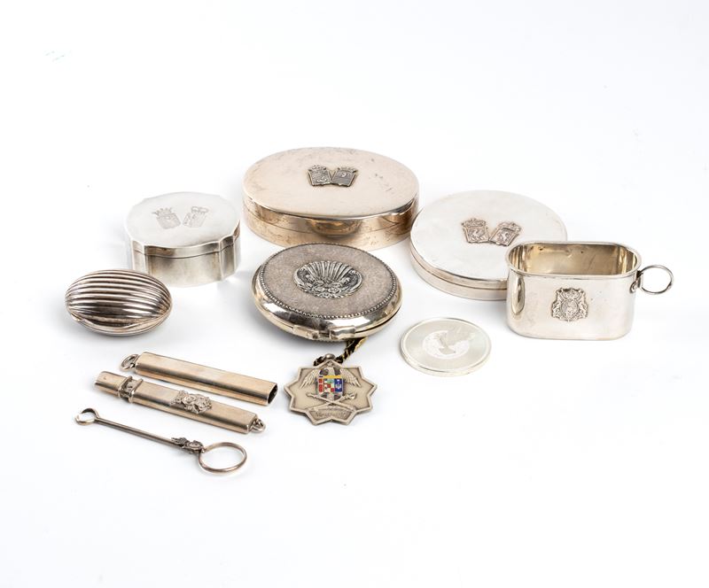 Lotto multiplo, argenteria italiana in argento 800/1000 (punzonature “800”), XX secolo