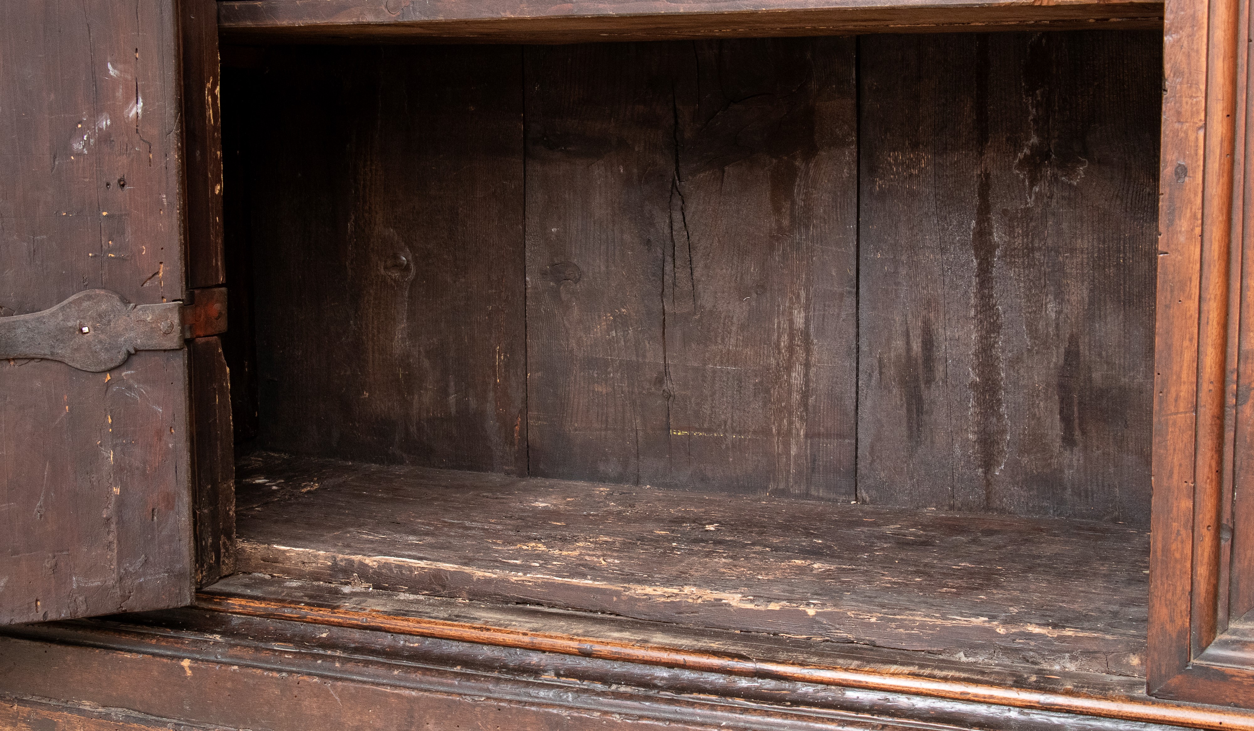 Credenza barocca in noce