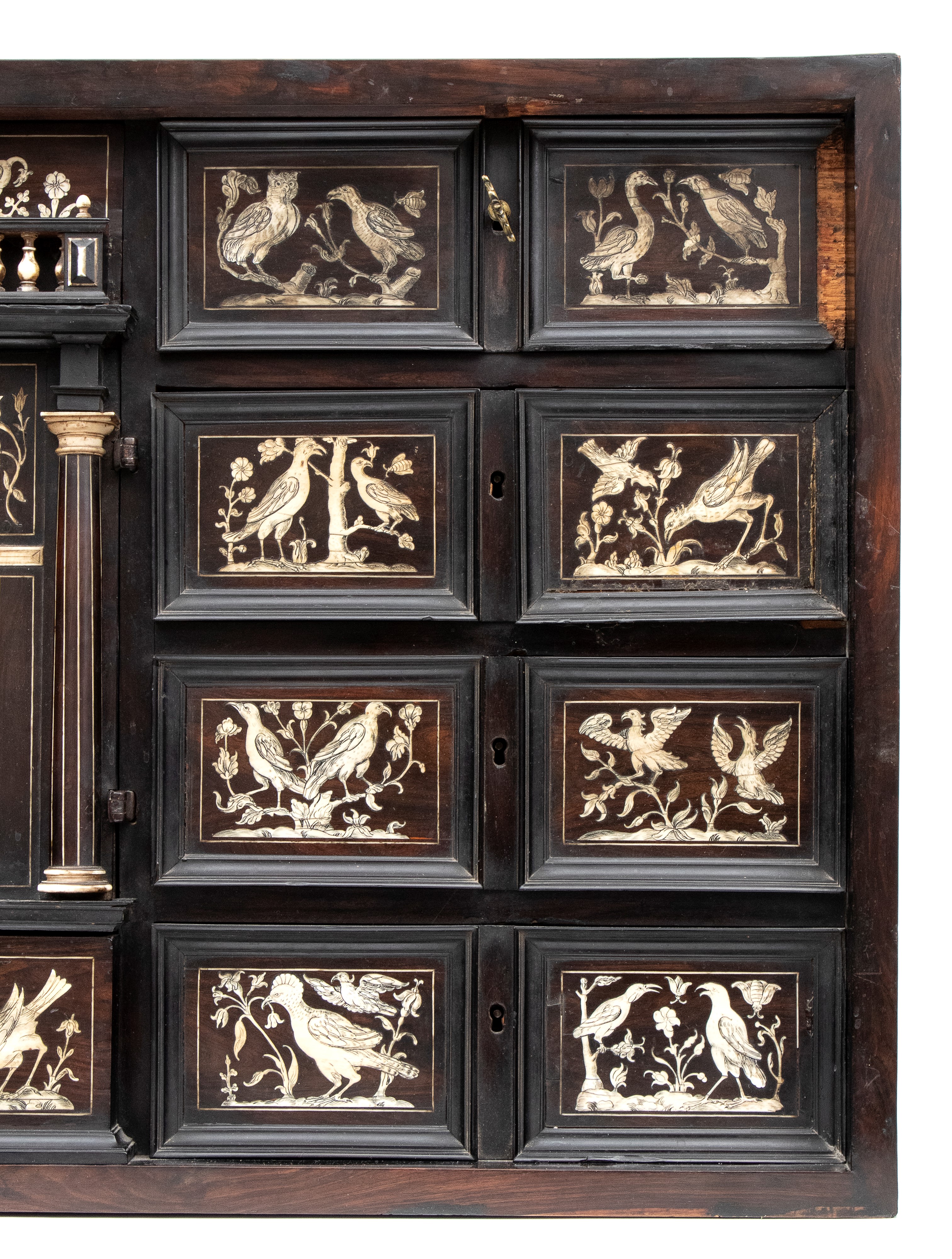 Stipo monetiere in legno ebanizzato con intarsi in osso