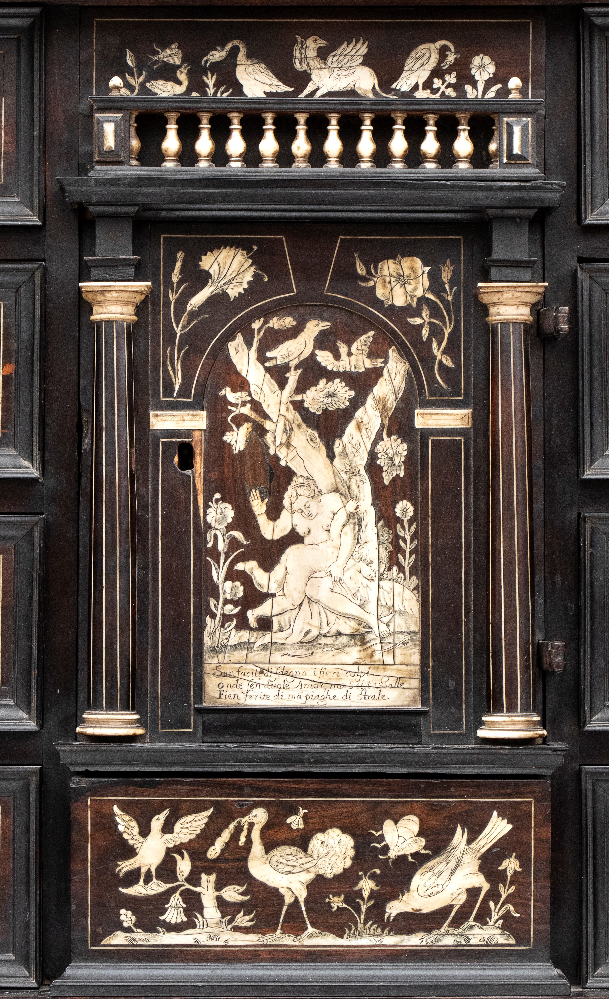 Stipo monetiere in legno ebanizzato con intarsi in osso