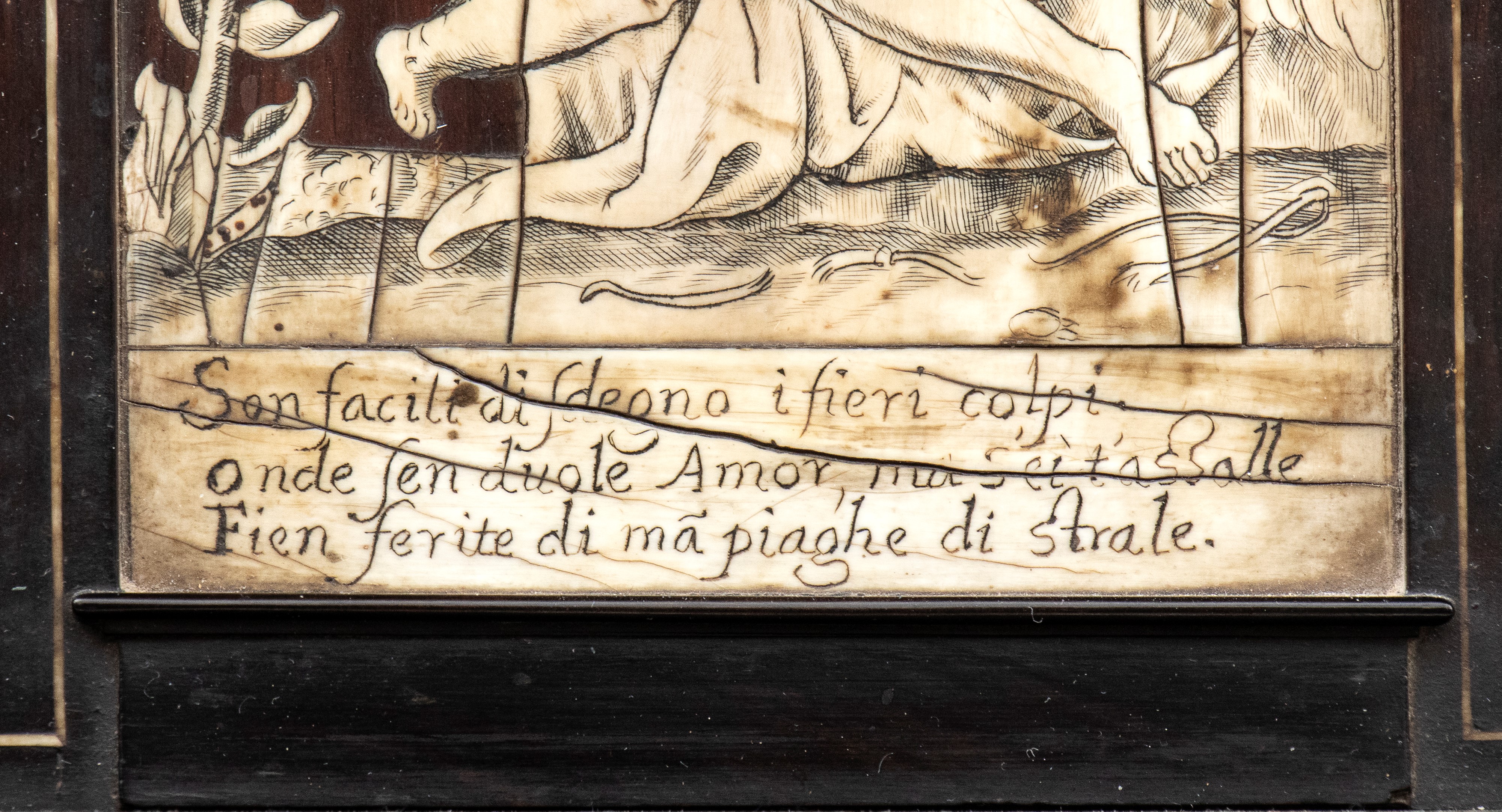 Stipo monetiere in legno ebanizzato con intarsi in osso