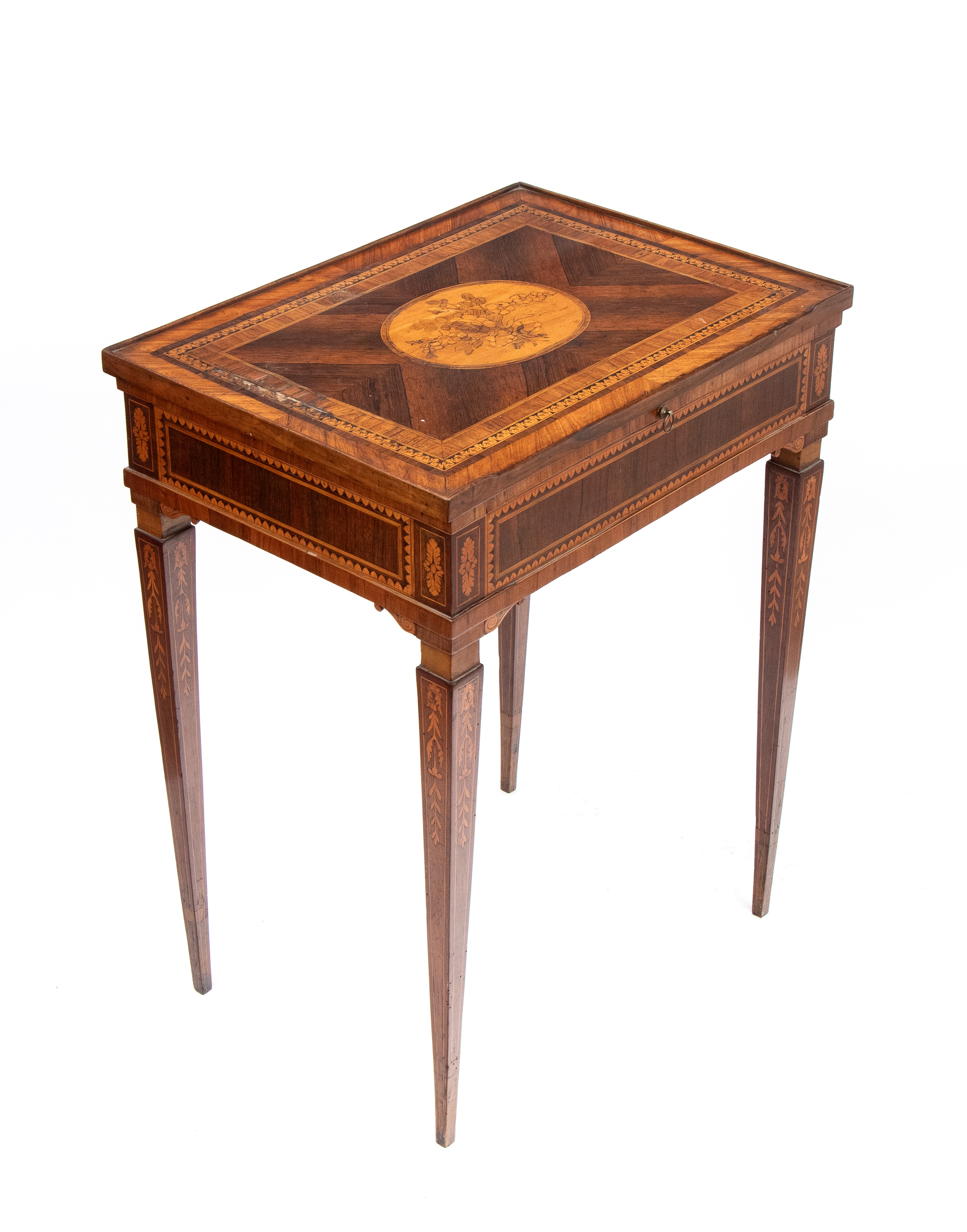 Tavolino intarsiato Luigi XVI