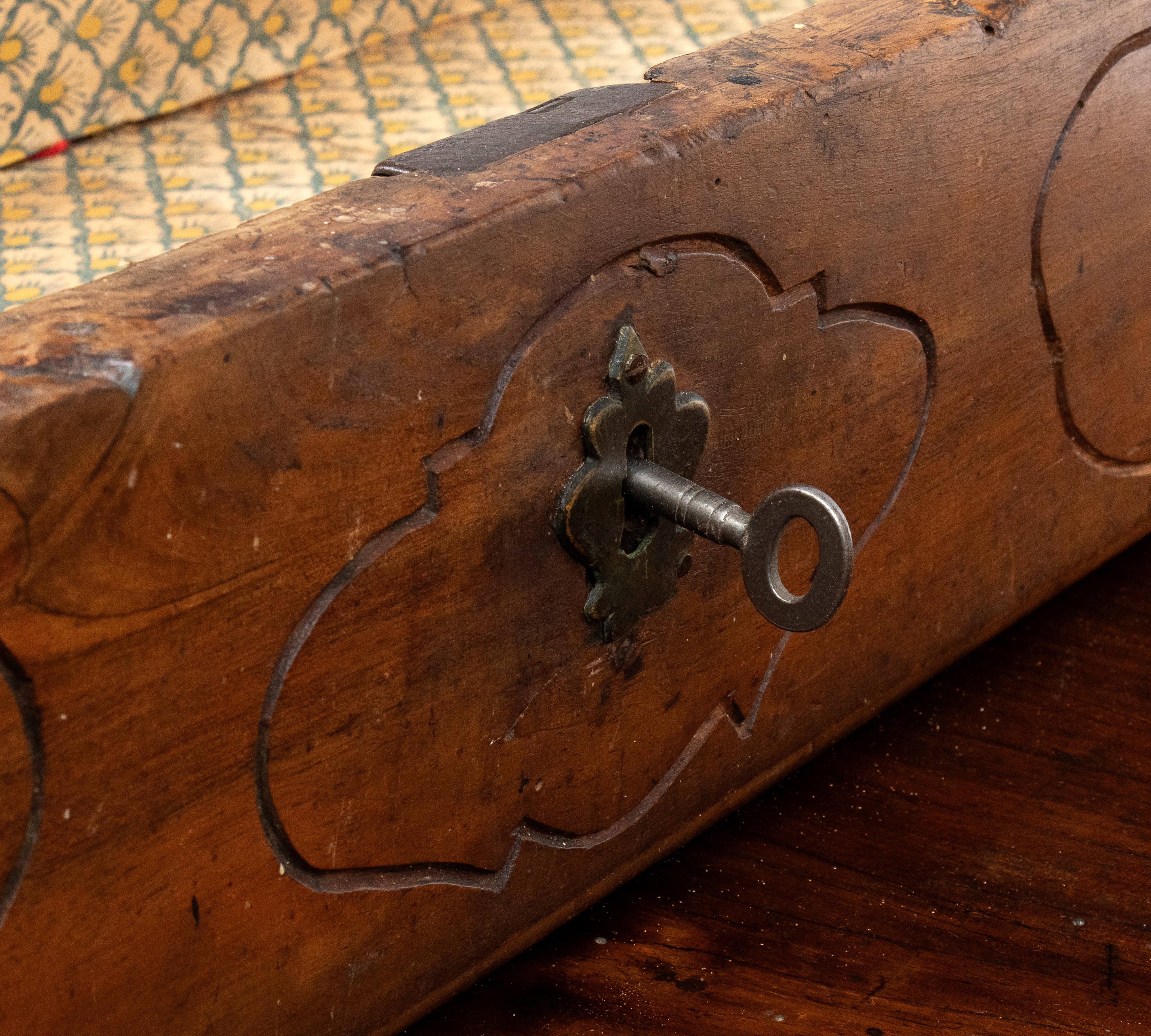 Scrittoio provenzale, legno di noce, XVIII secolo