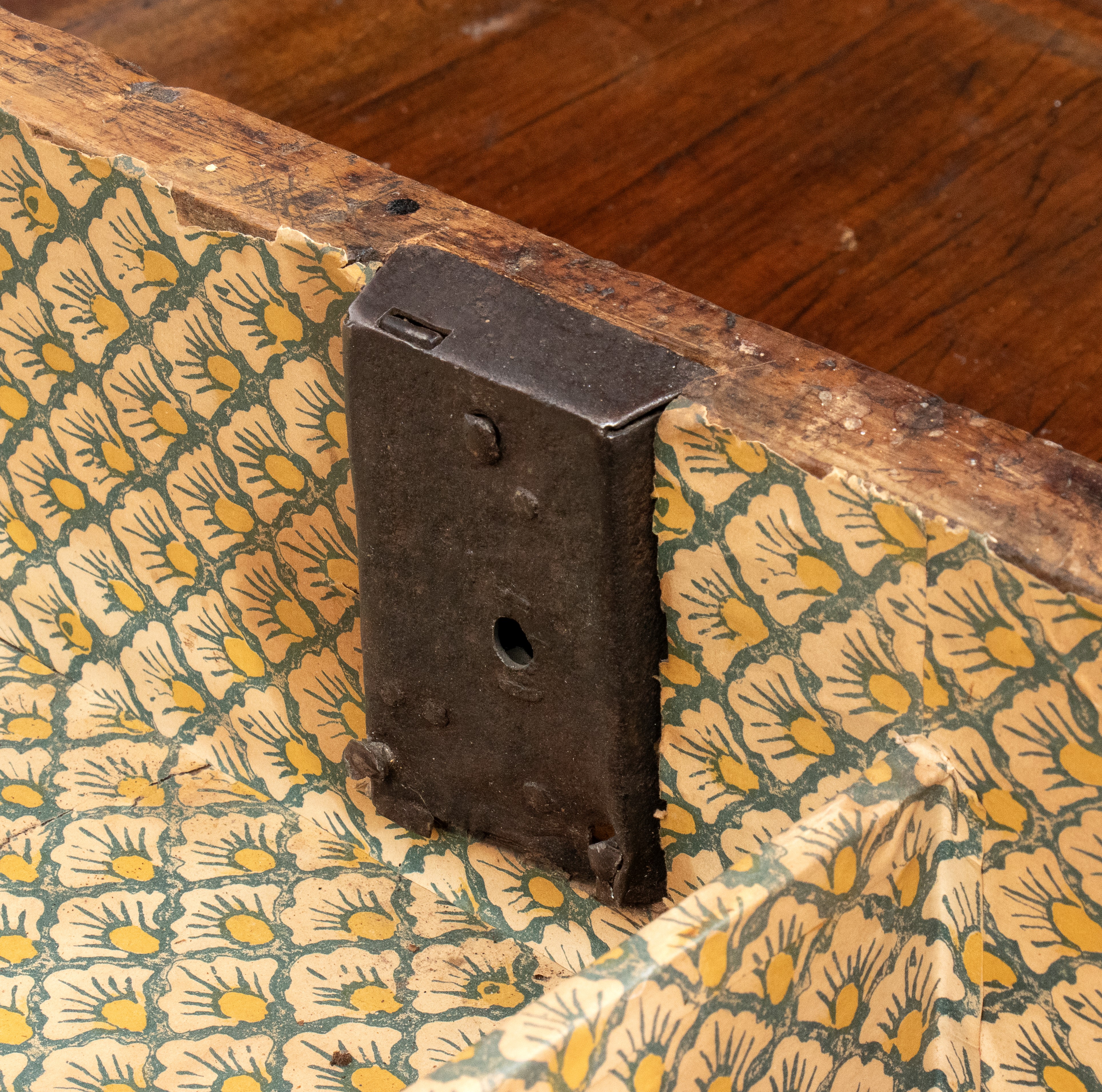 Scrittoio provenzale, legno di noce, XVIII secolo