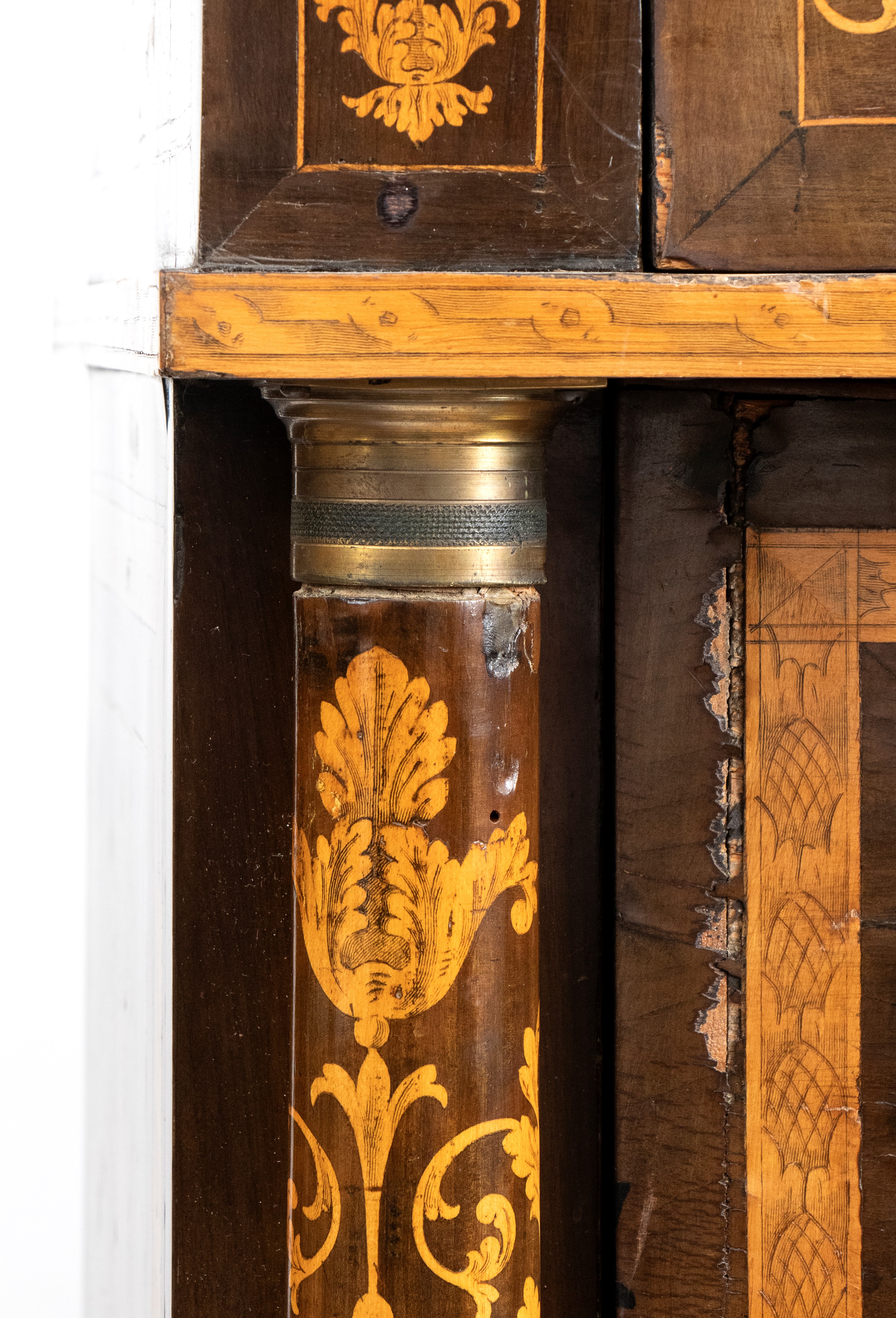 Secretaire a ribalta intarsiato