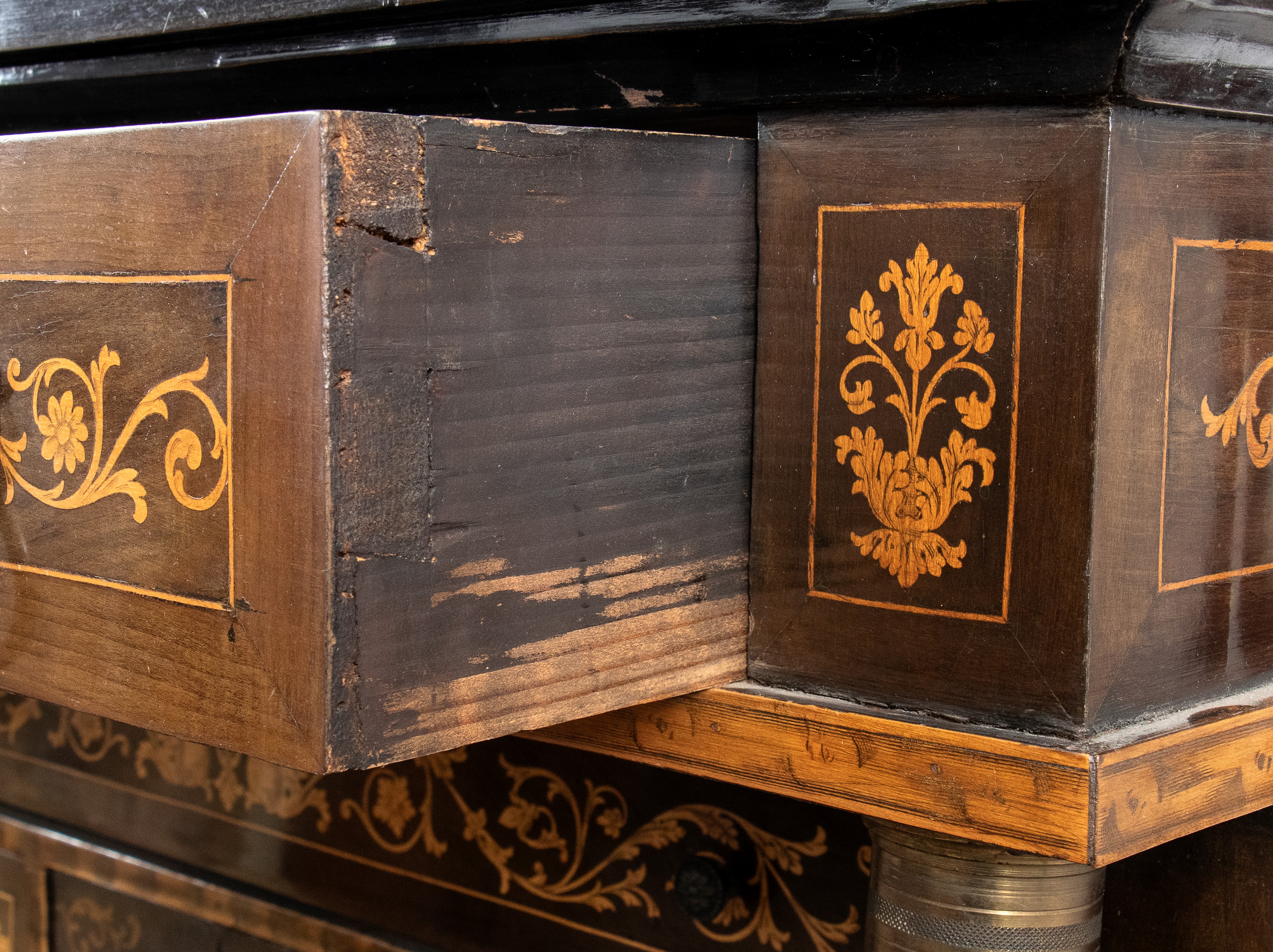 Secretaire a ribalta intarsiato