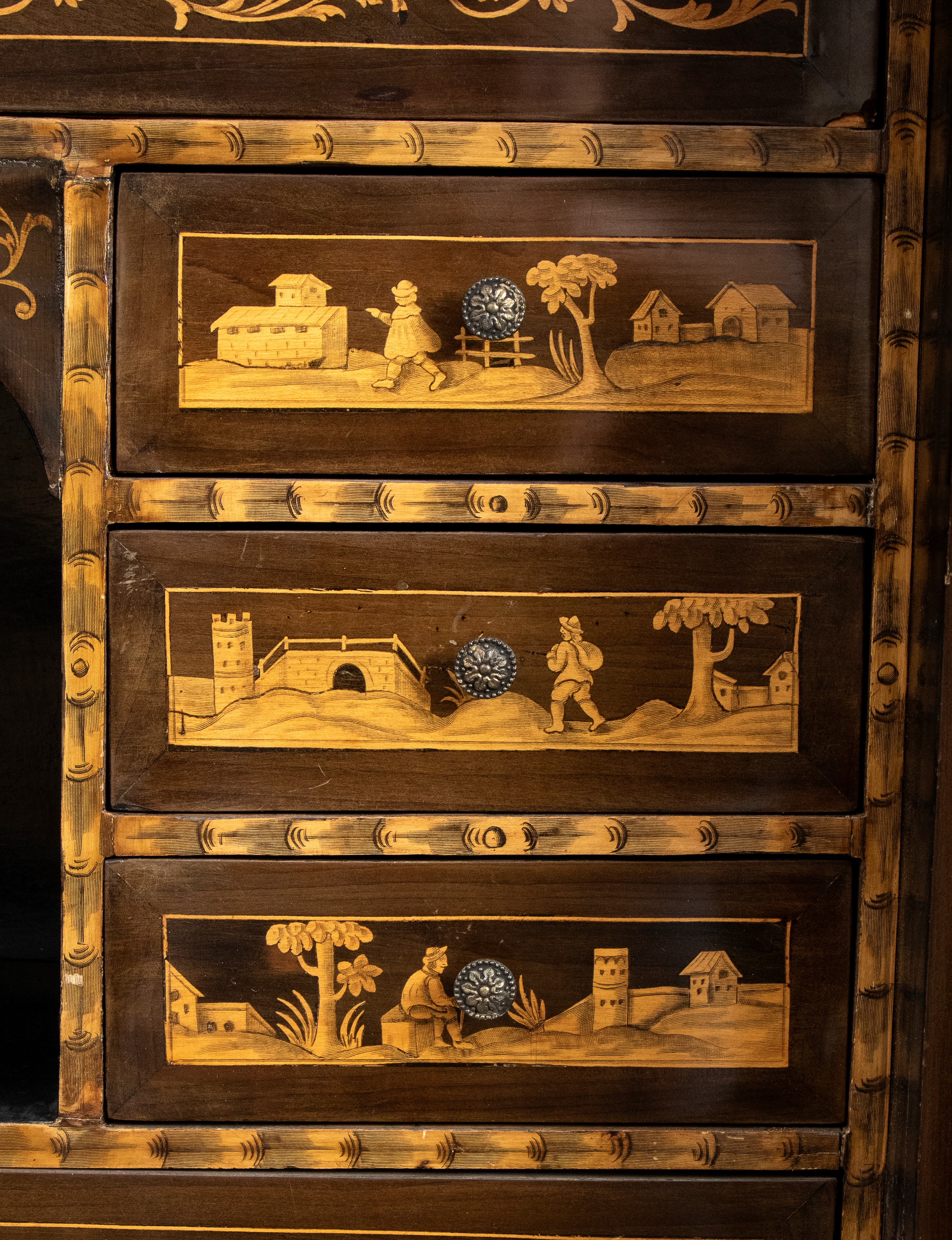 Secretaire a ribalta intarsiato