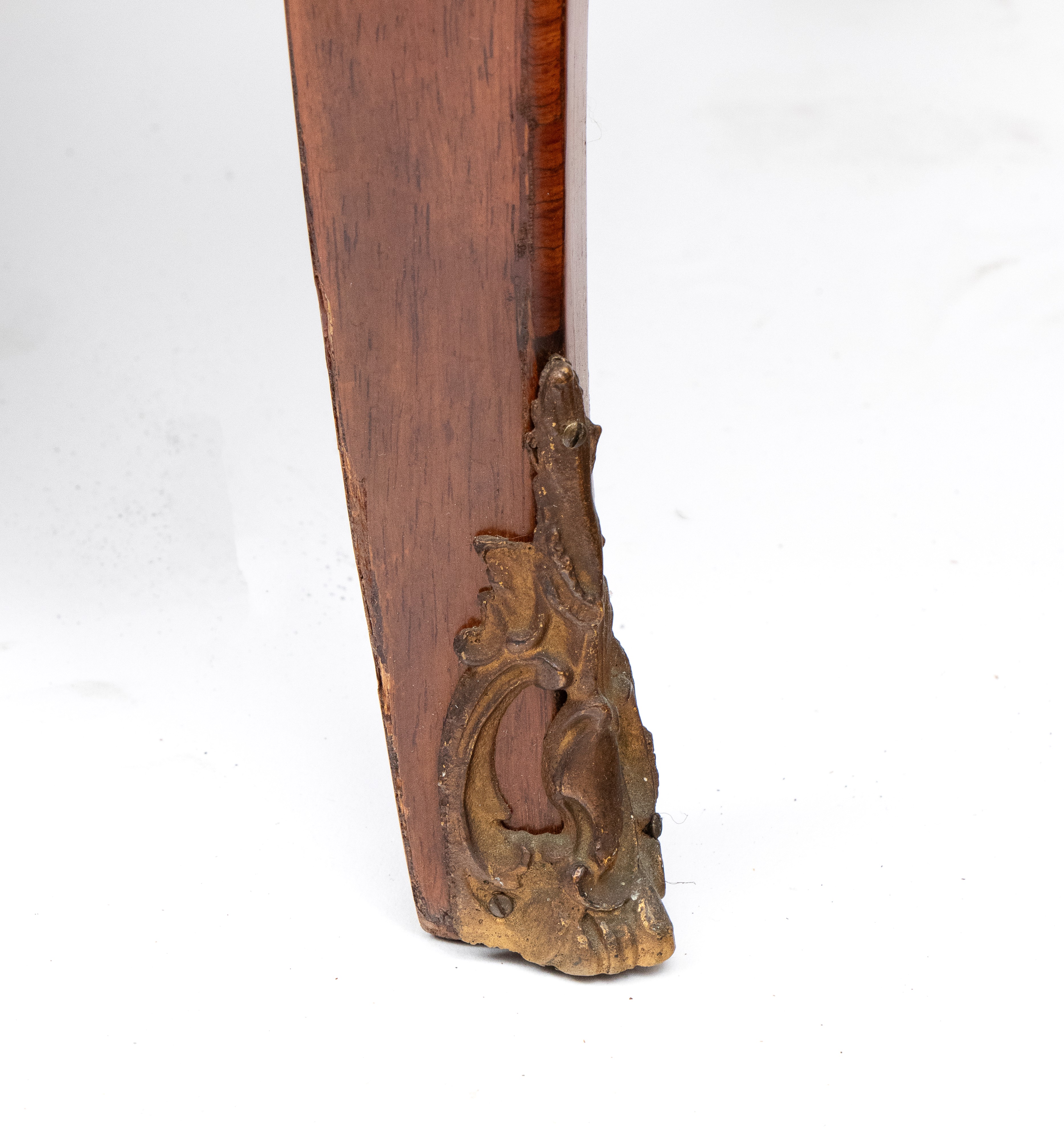 Comò in stile Luigi XVI