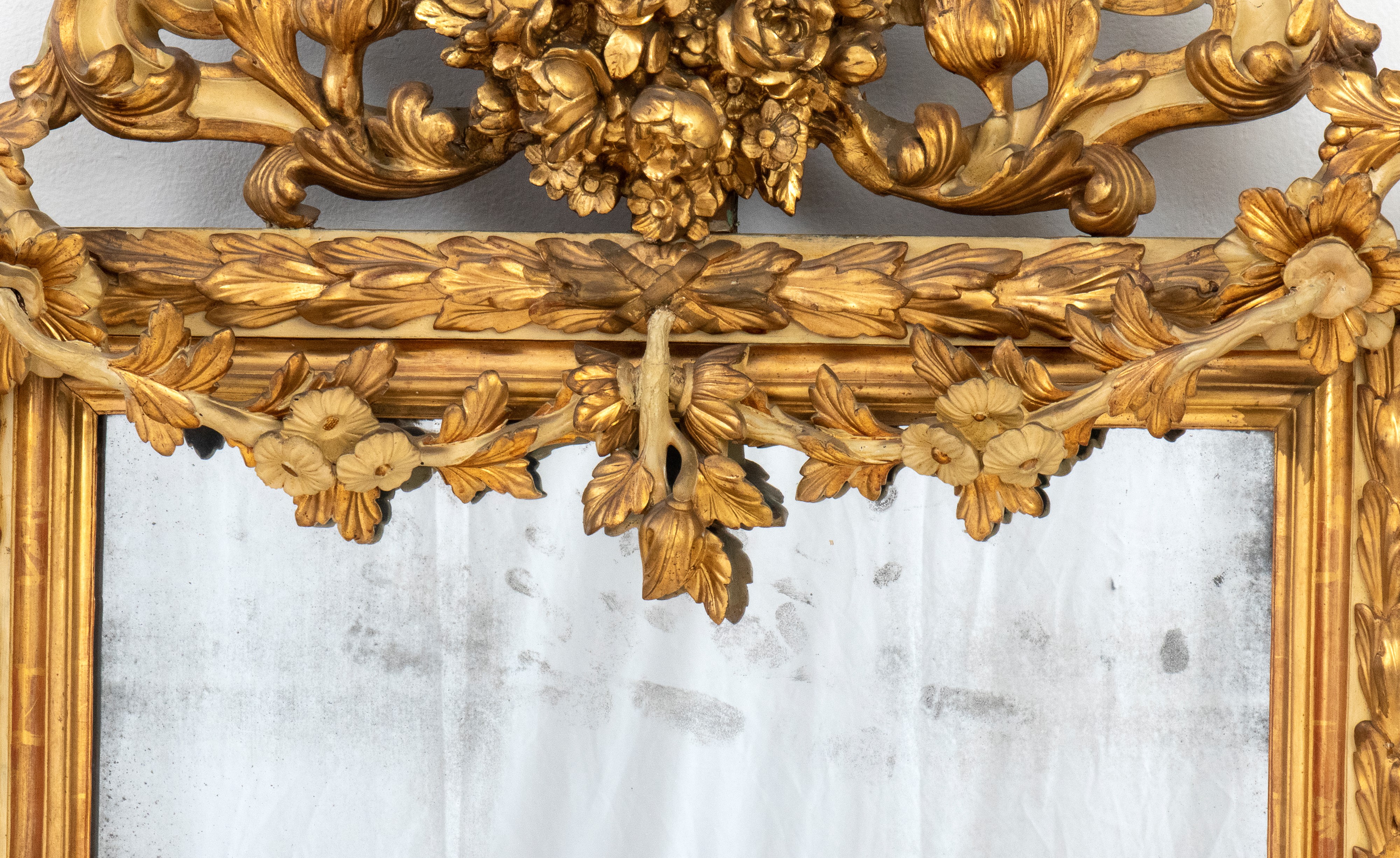 Specchiera italiana dorata e laccata