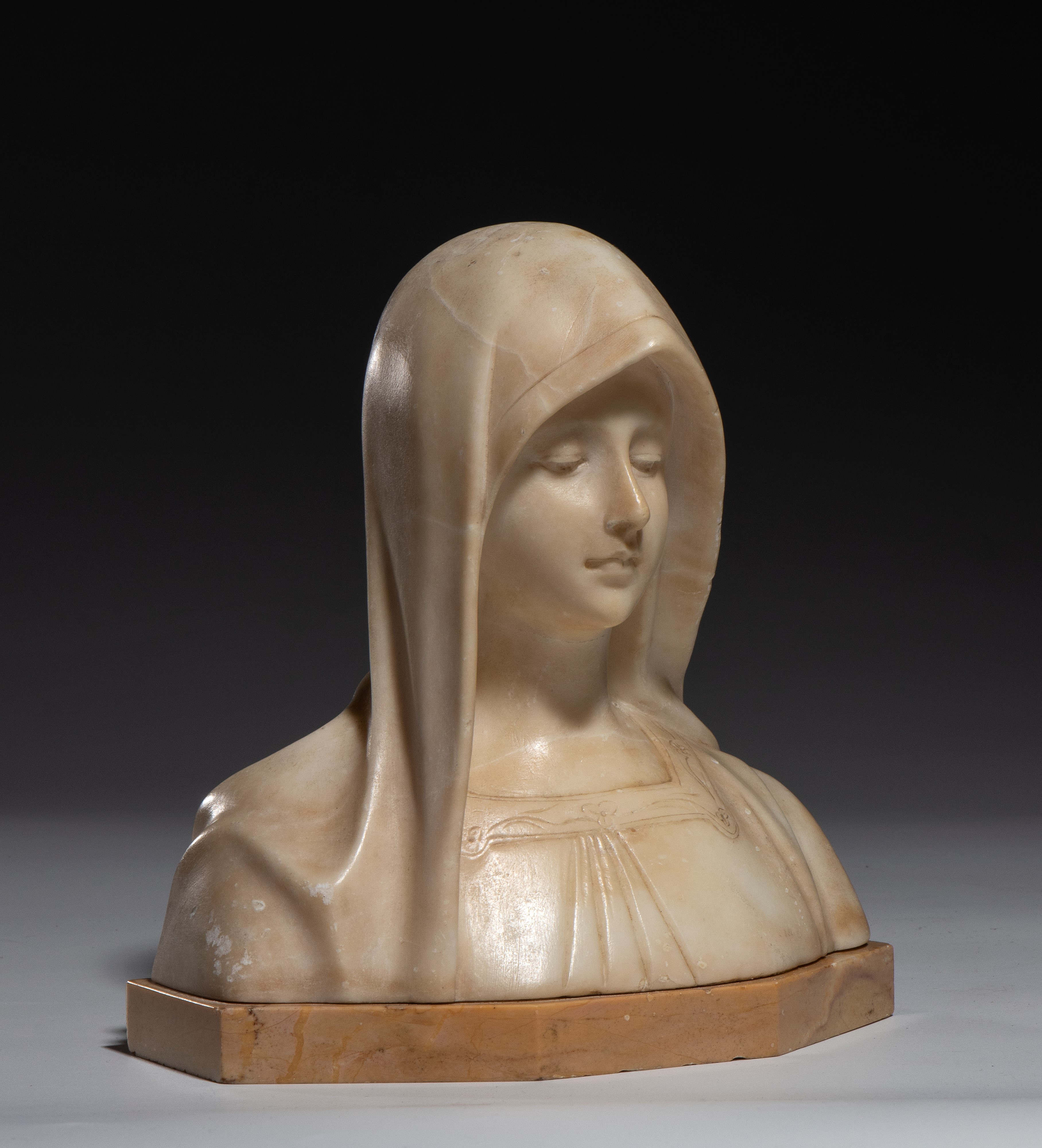 Aurili Richard - Busto della Vergine, inizio XIX secolo, scultura in marmo, 21 x 20 x 10 cm