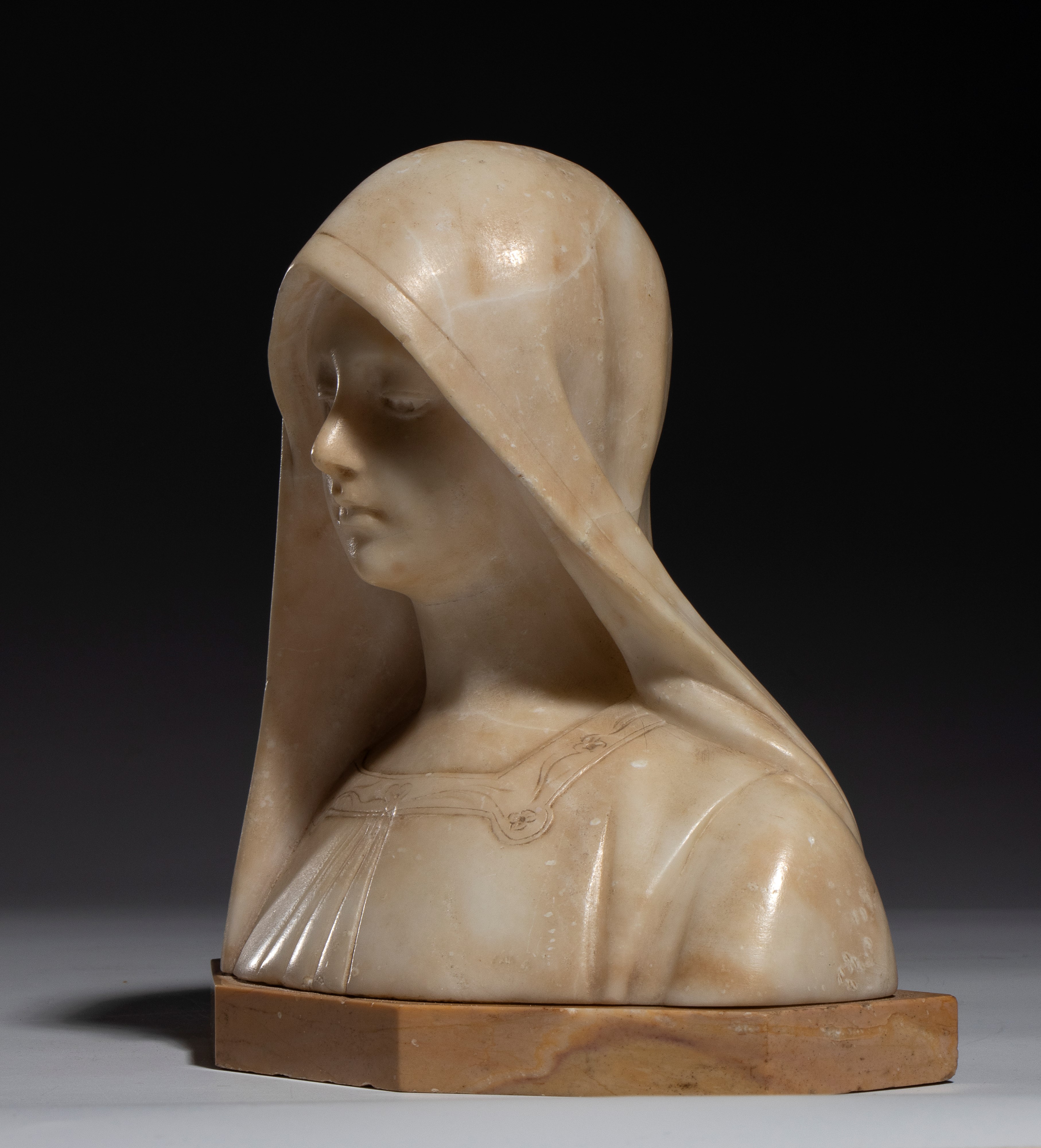 Aurili Richard - Busto della Vergine, inizio XIX secolo, scultura in marmo, 21 x 20 x 10 cm