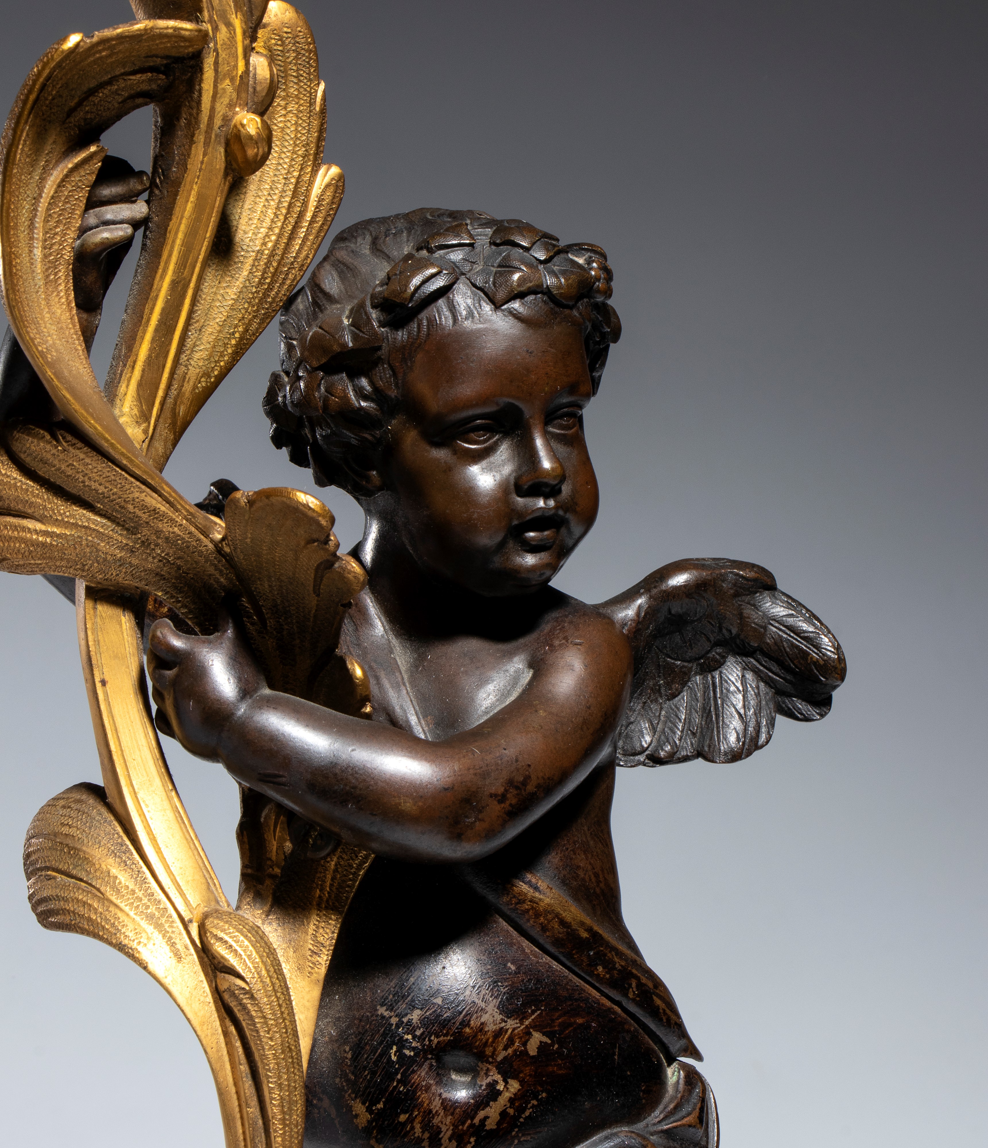 Candeliere a forma di Amore alato