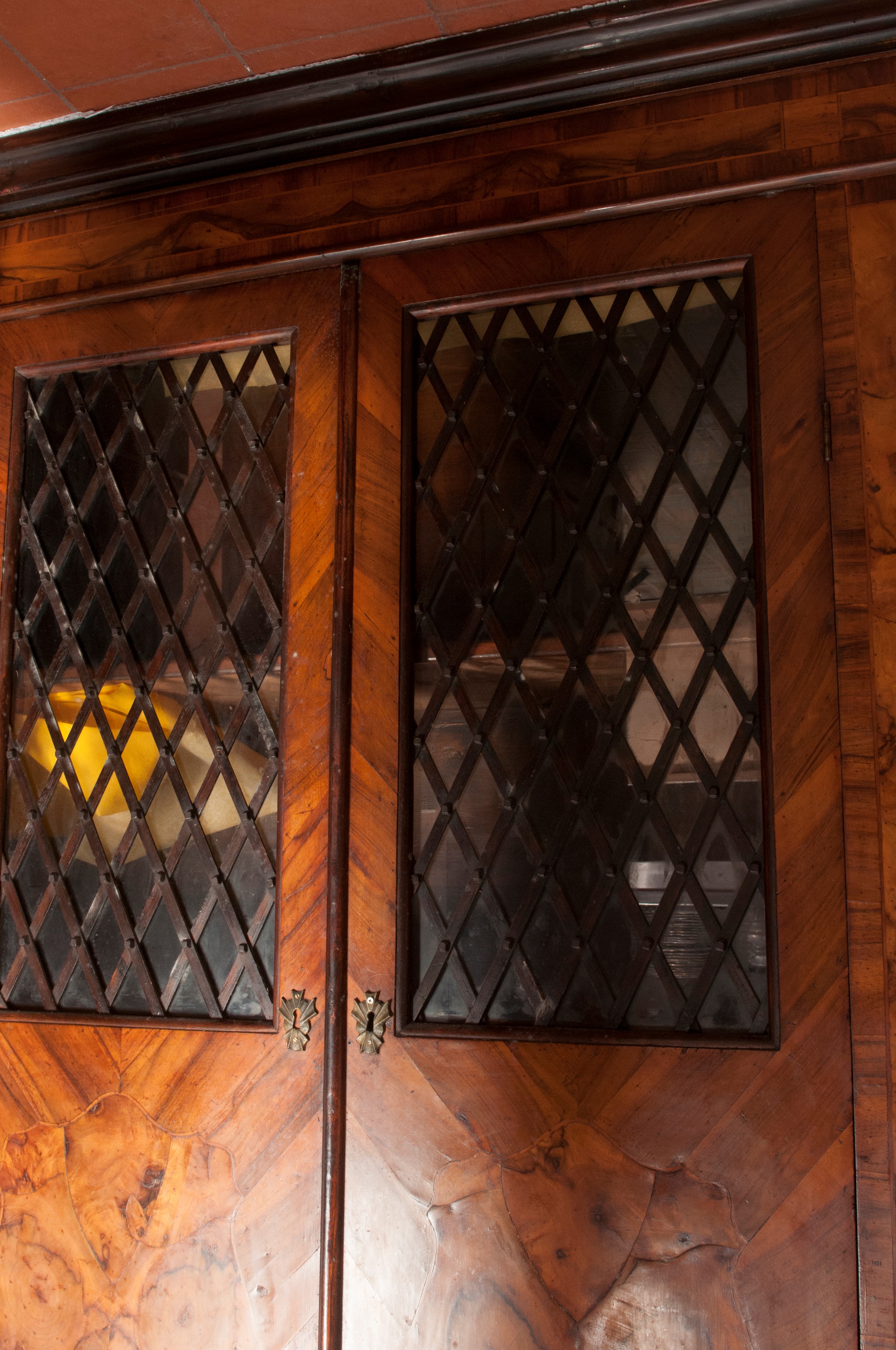 Credenza a Due Ante,