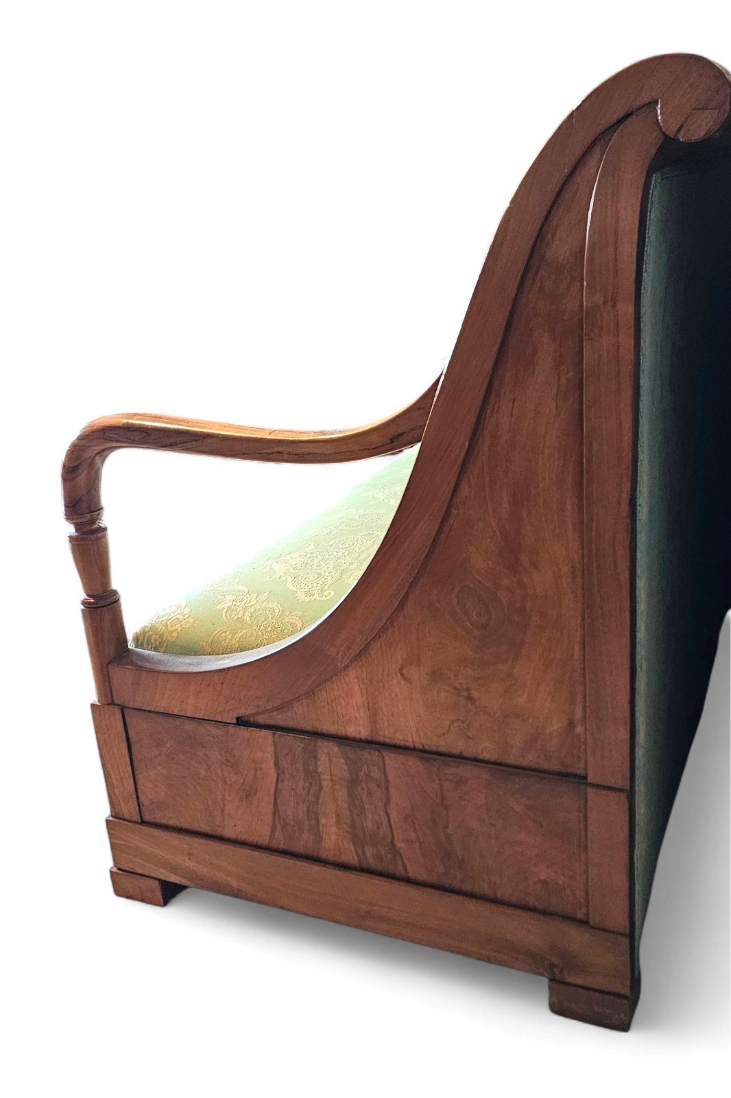 Divano in legno di noce, stile Biedermeier, Italia, prima metà del XIX secolo