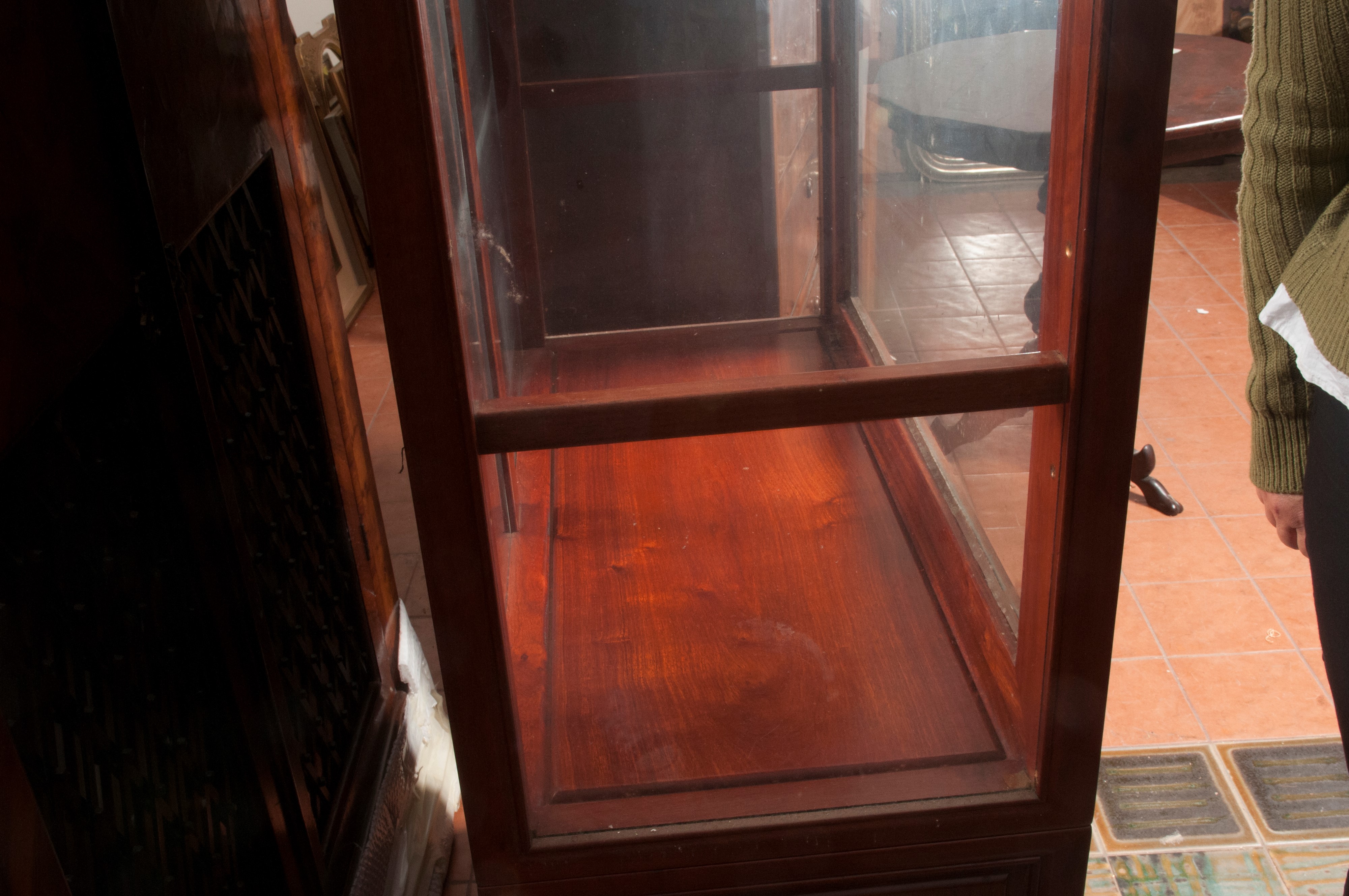 Credenza in Legno e Vetro,