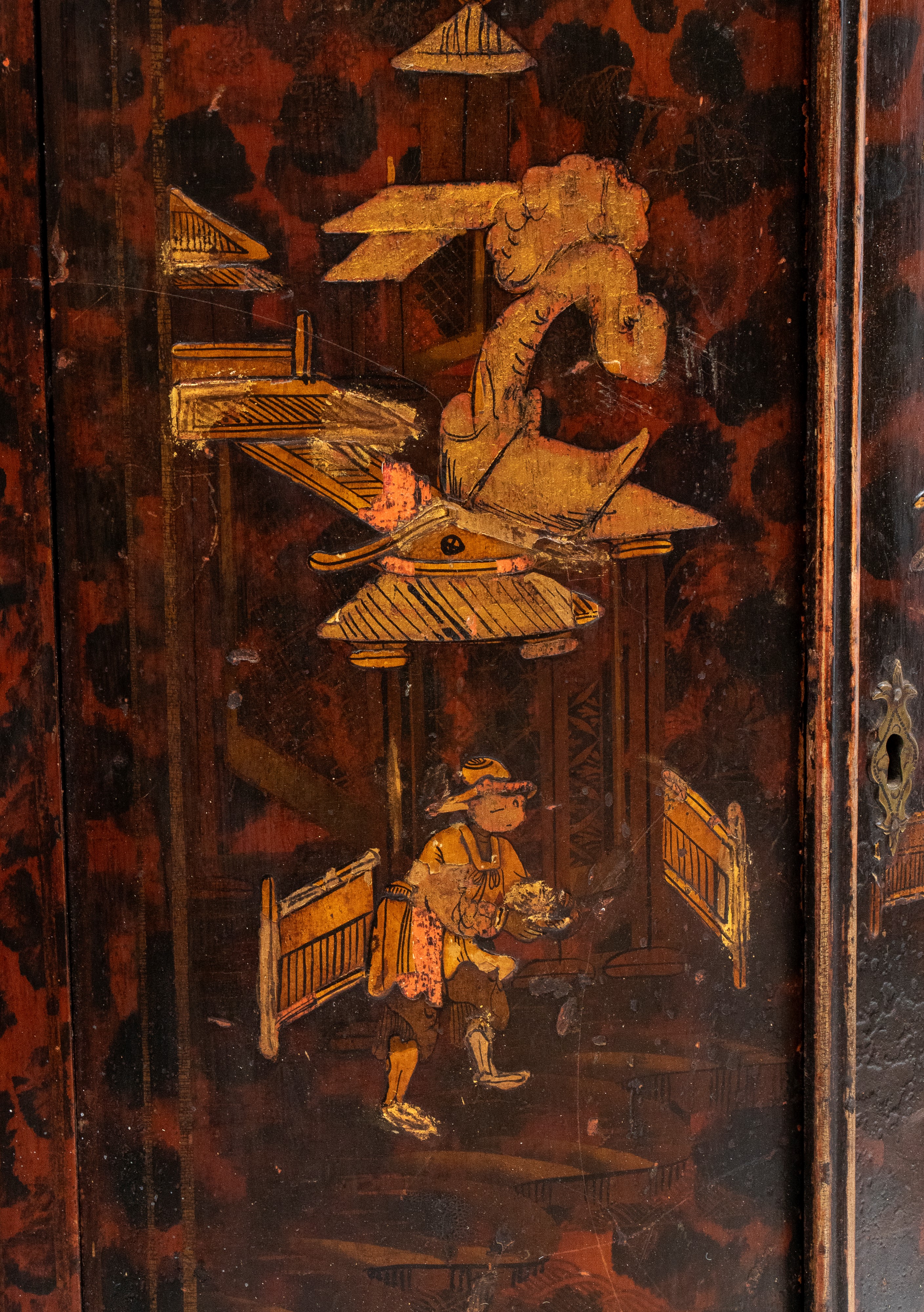 Angoliera in stile Chinoiserie, XIX secolo, legno laccato con finitura a finta tartaruga