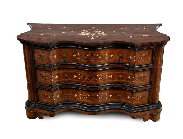 Antique chest of drawers with a slatted top and bone inlay