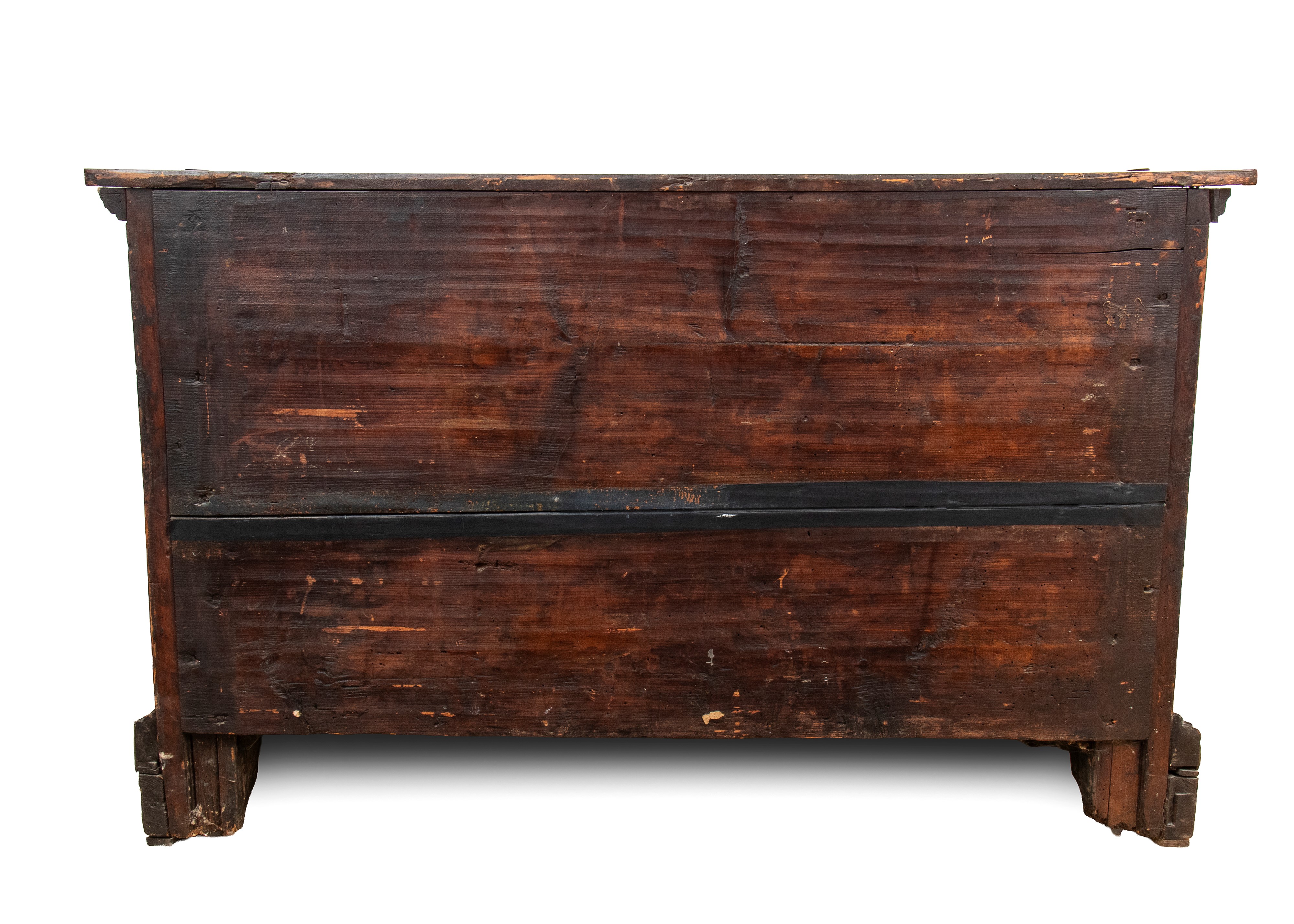 Comò mosso lastronato e intarsiato in osso