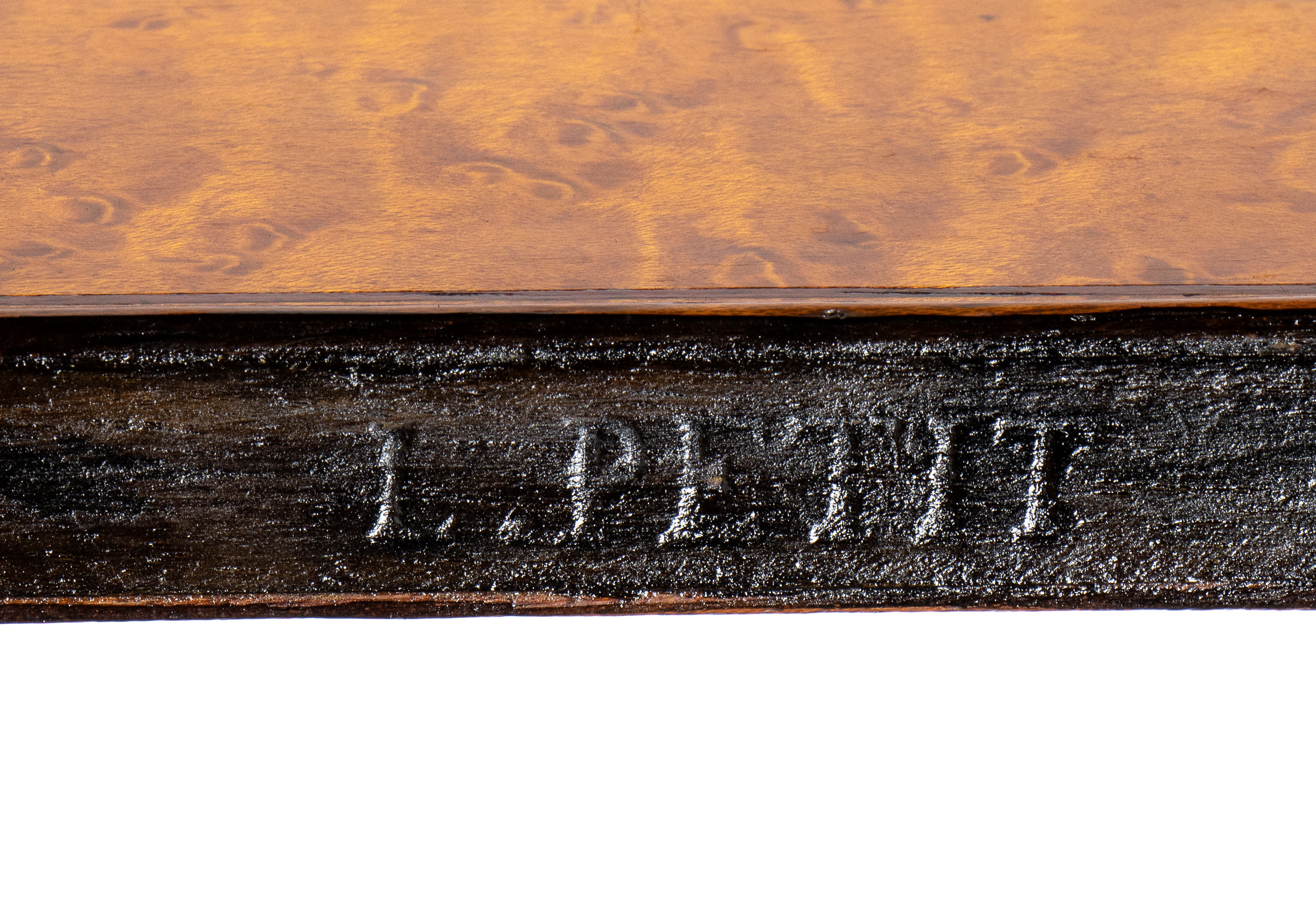 L. Petit - Copricamino francese Carlo X in legno di acero con intarsi