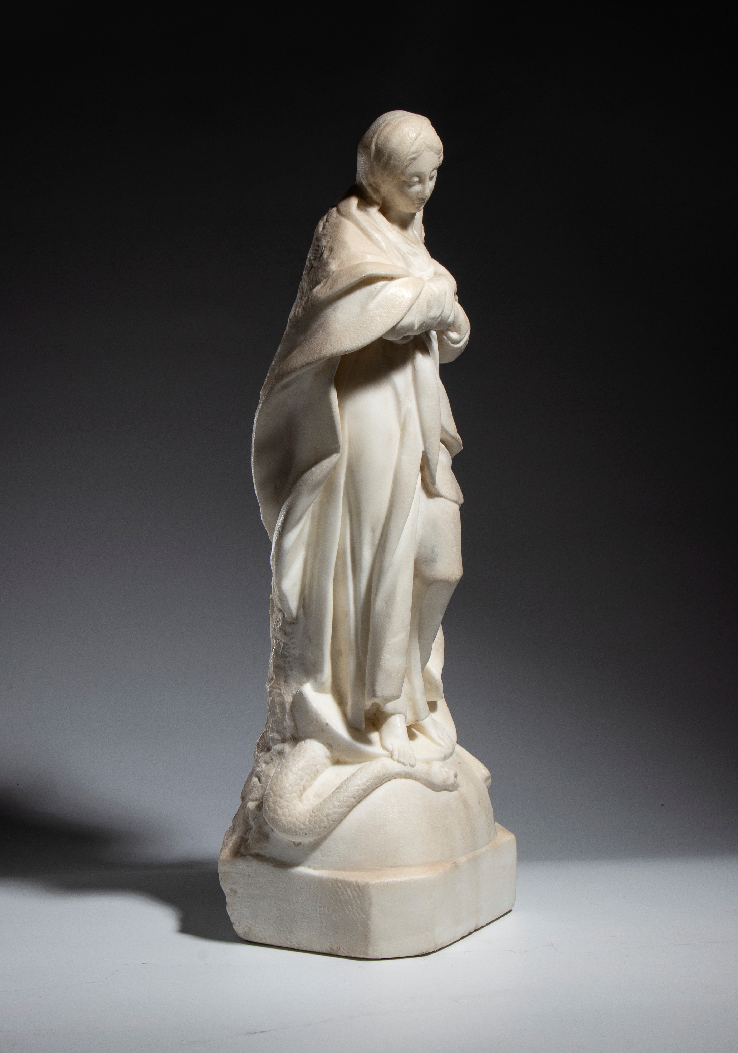 Scultura in marmo raffigurante l' Immacolata Concezione