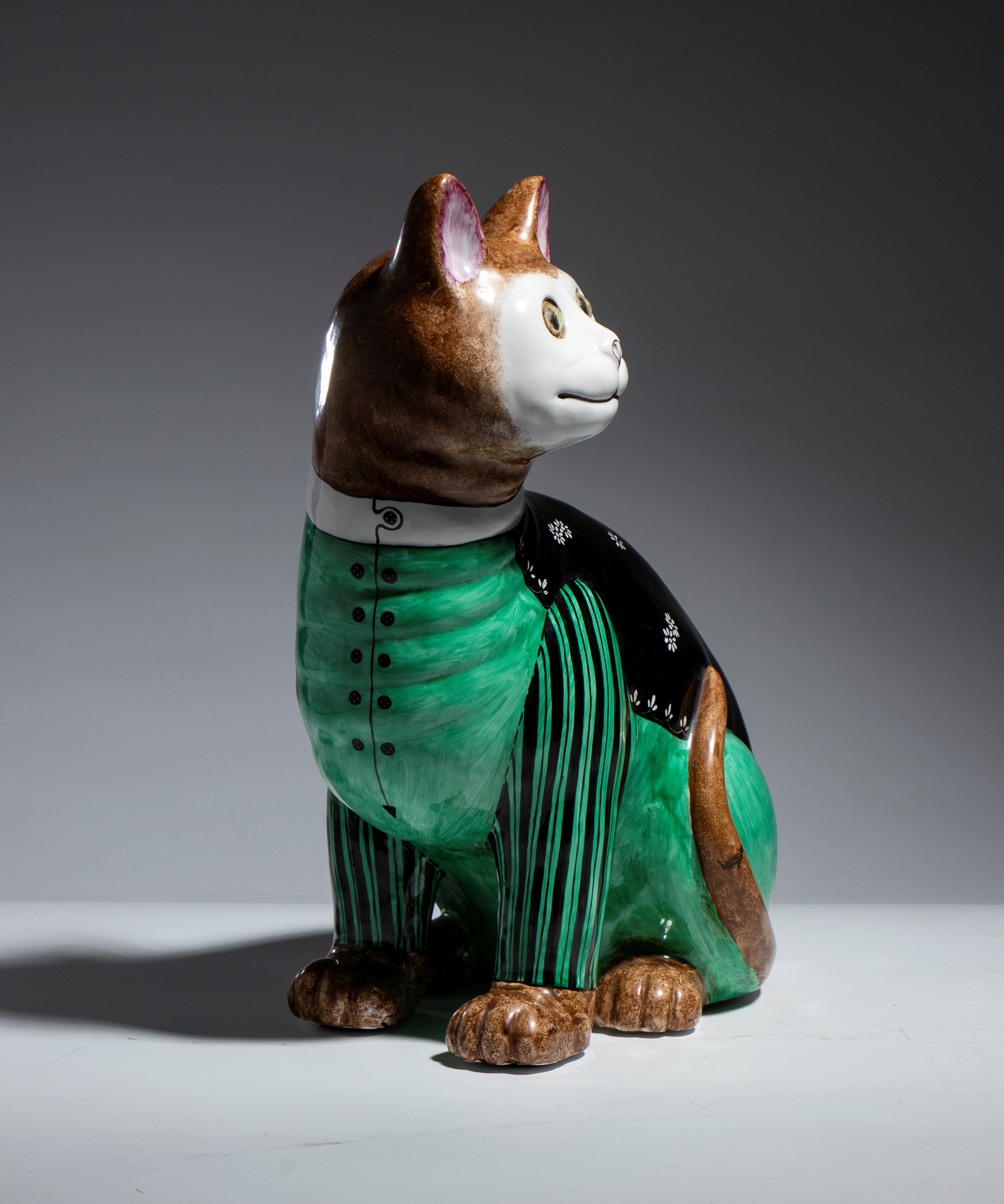 Scultura a forma di gatto