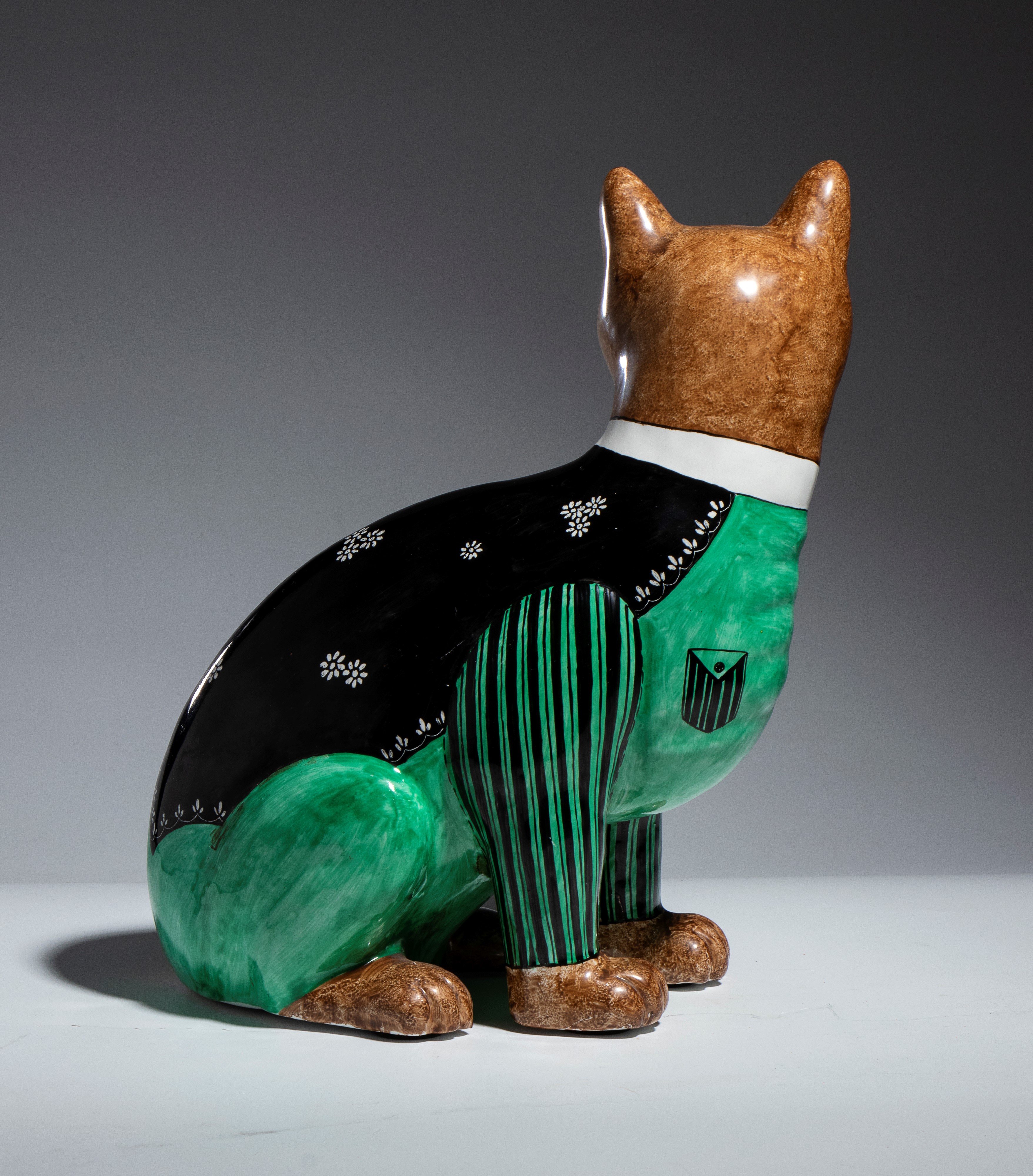 Scultura a forma di gatto