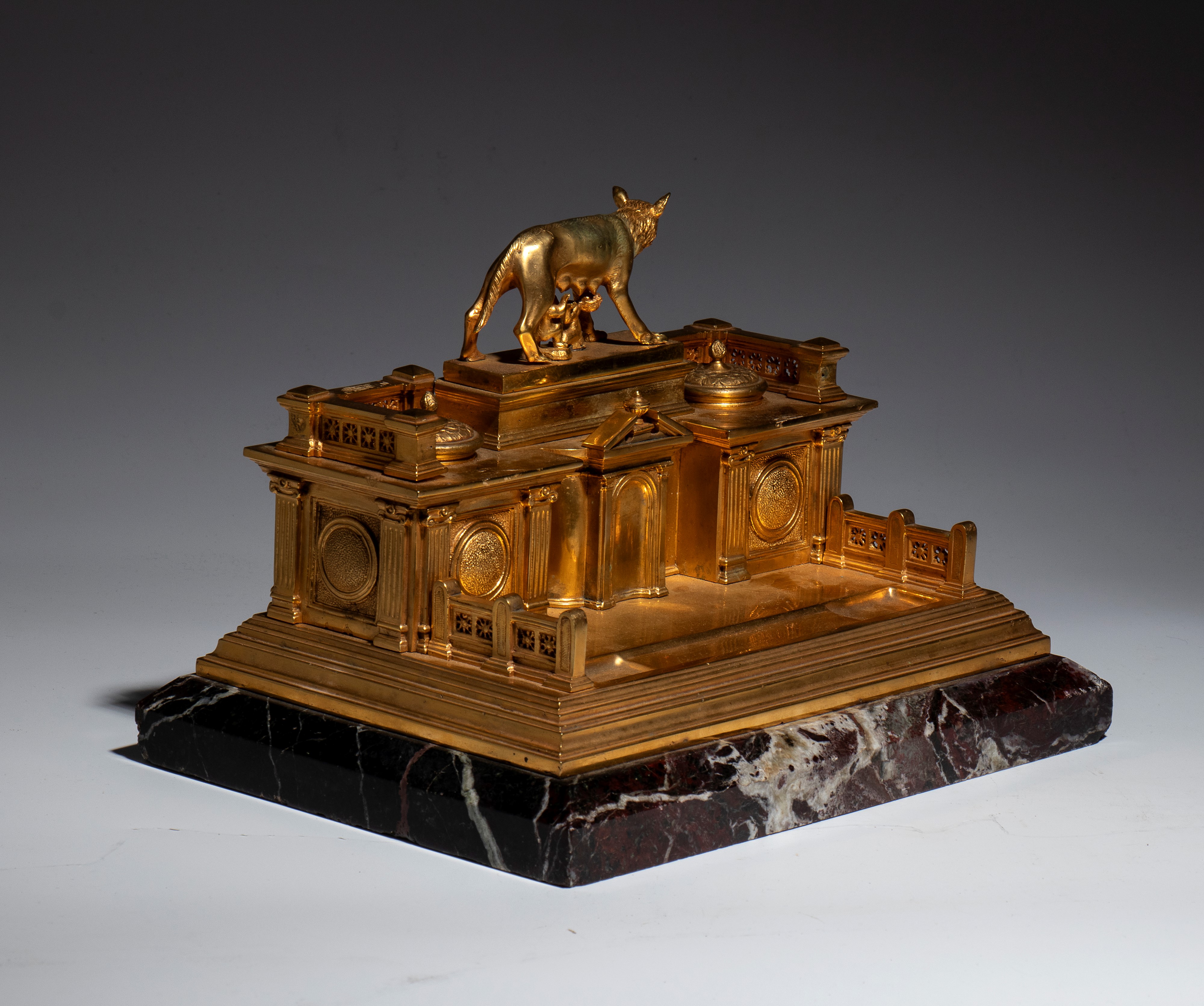 Calamaio in bronzo dorato