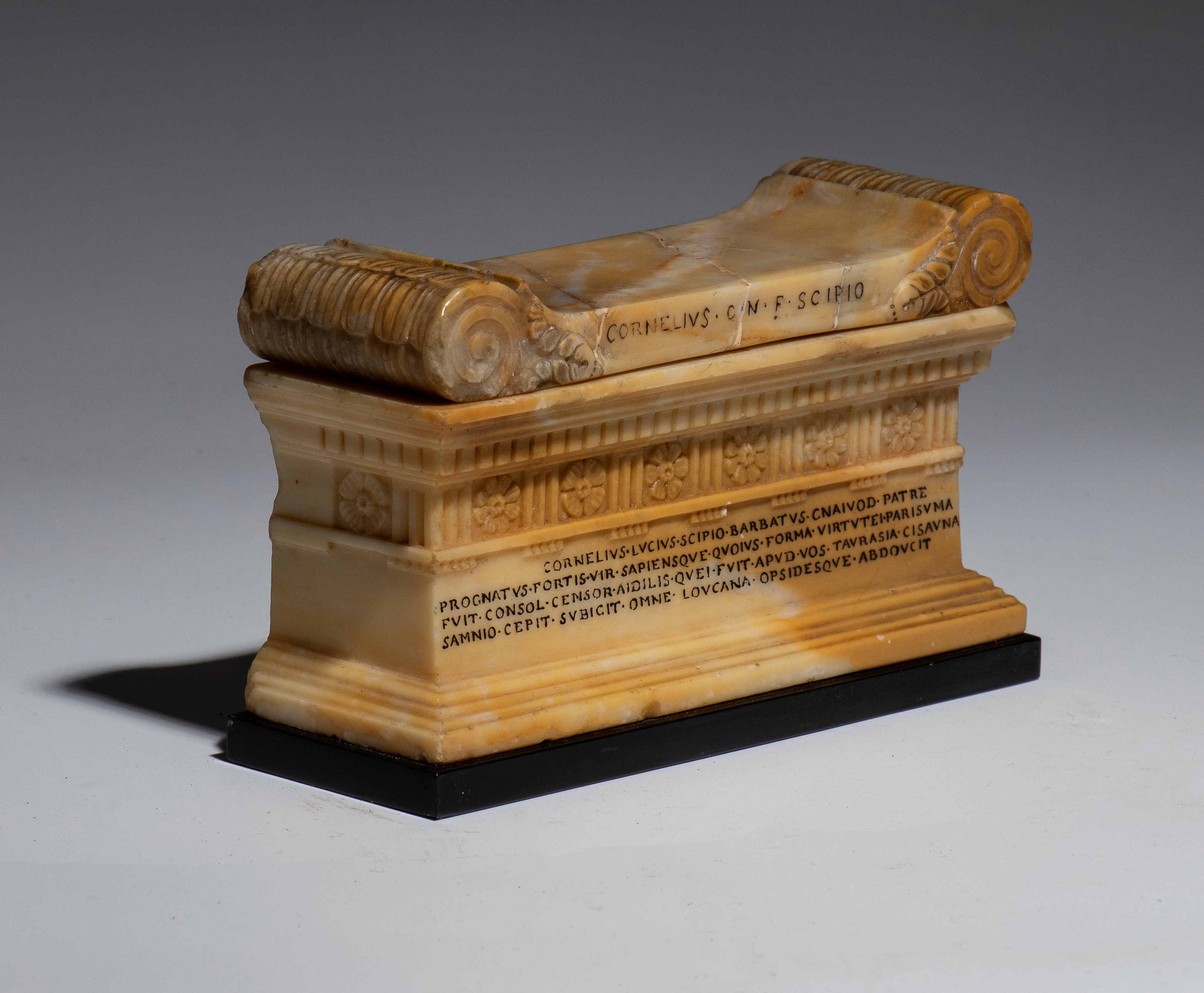 Calamaio in marmo con iscrizione a Cornelius Scipio, Gran Tour