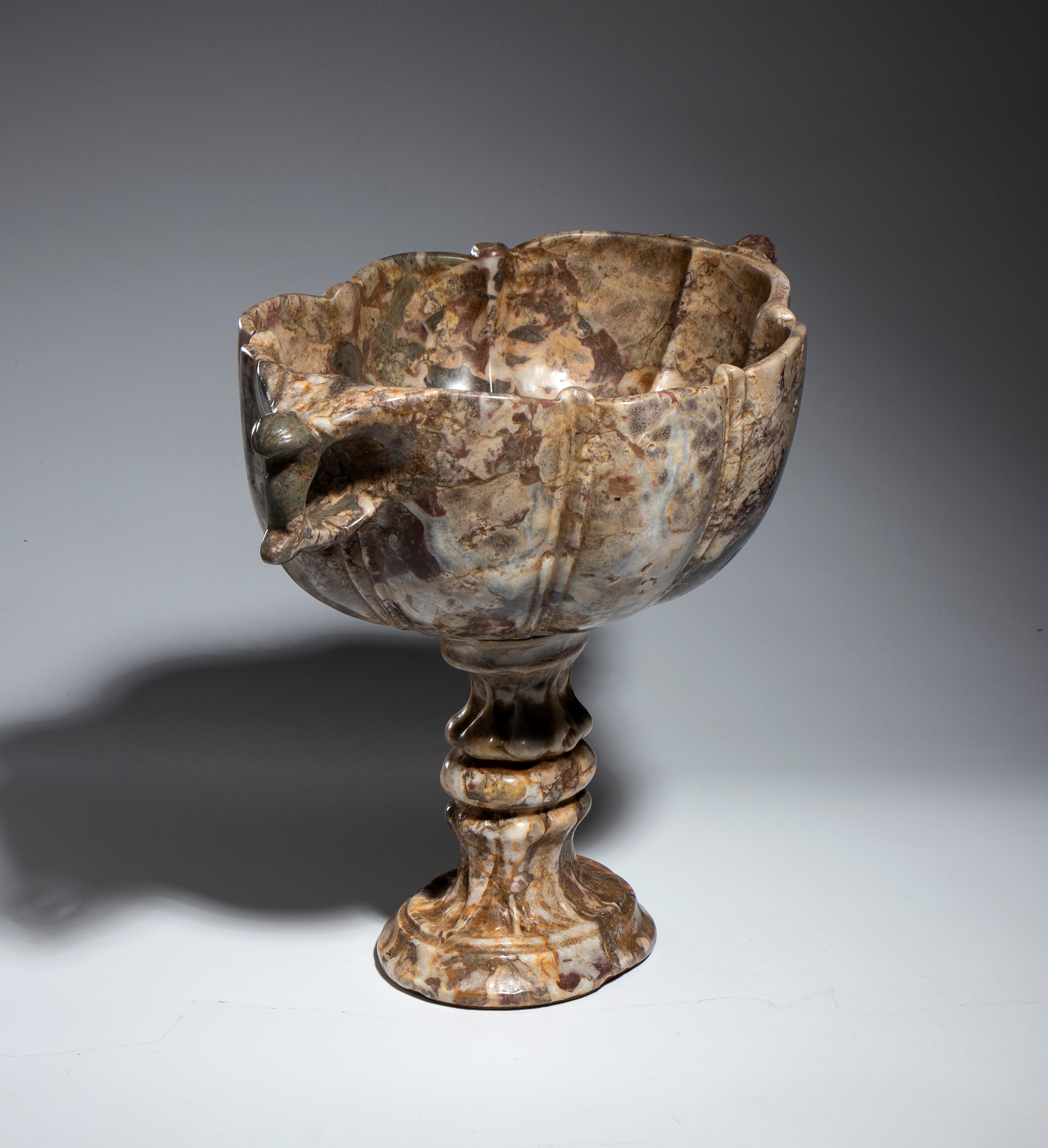 Coppa in marmo di manifattura medicea