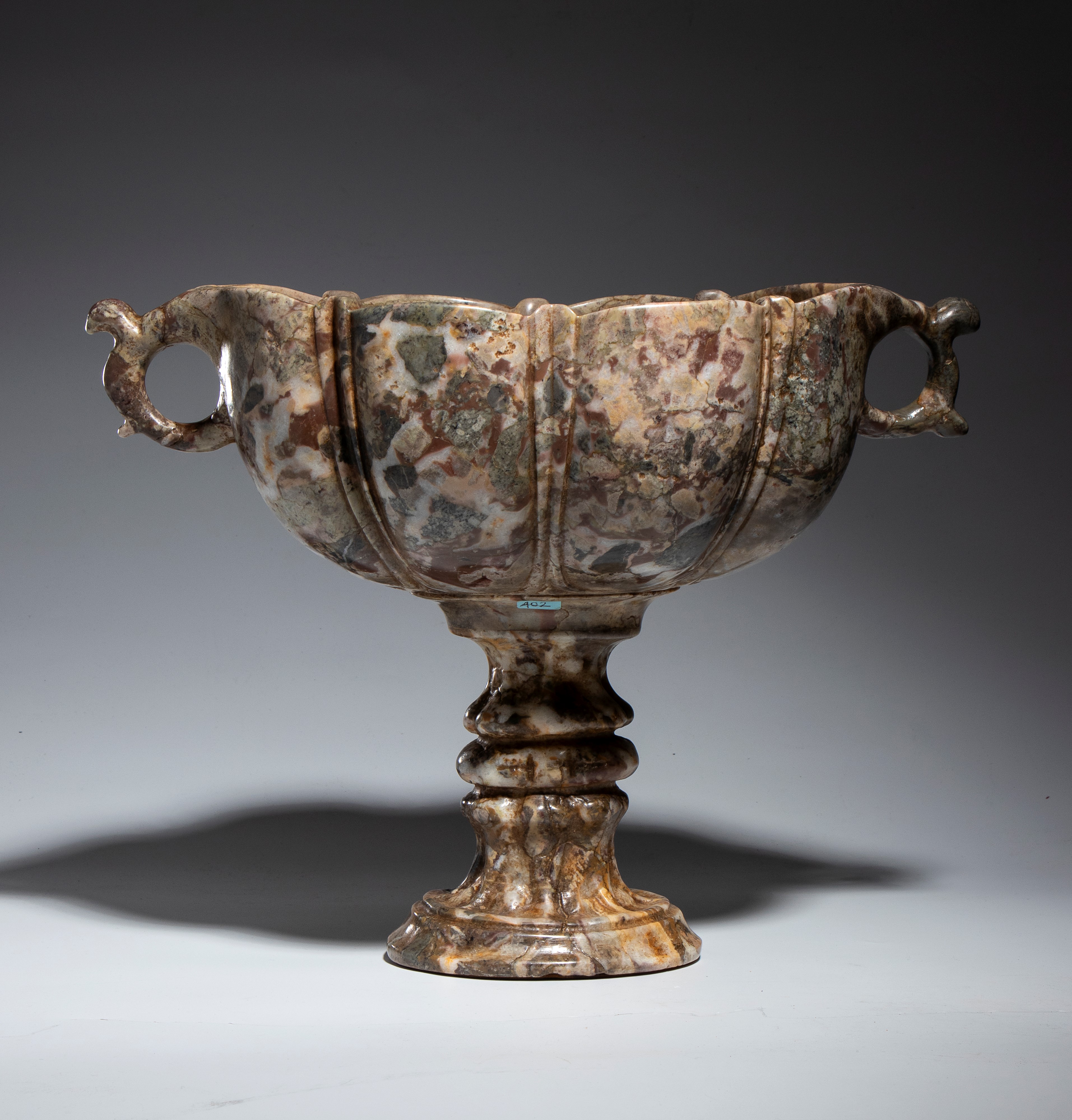 Coppa in marmo di manifattura medicea