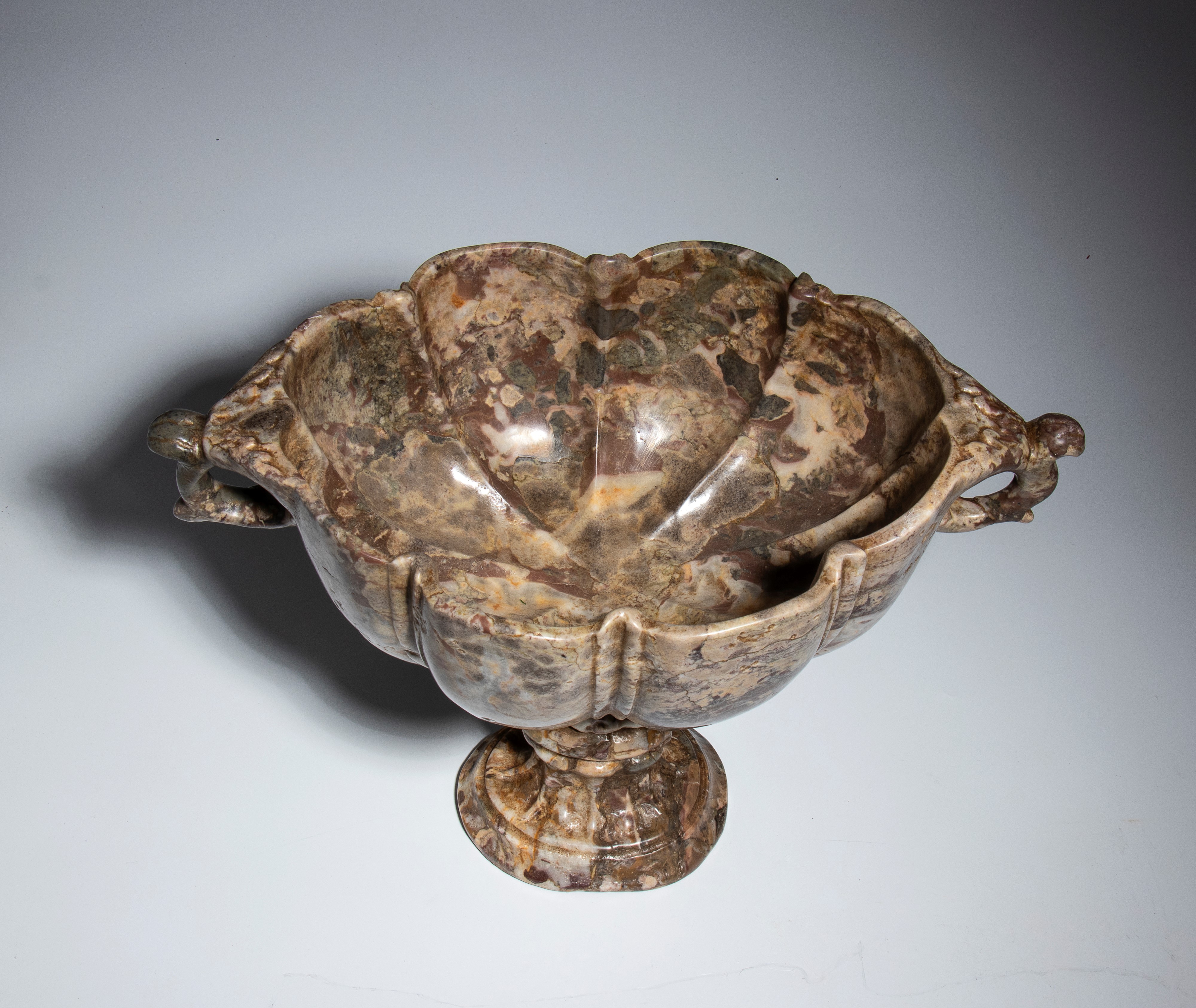 Coppa in marmo di manifattura medicea