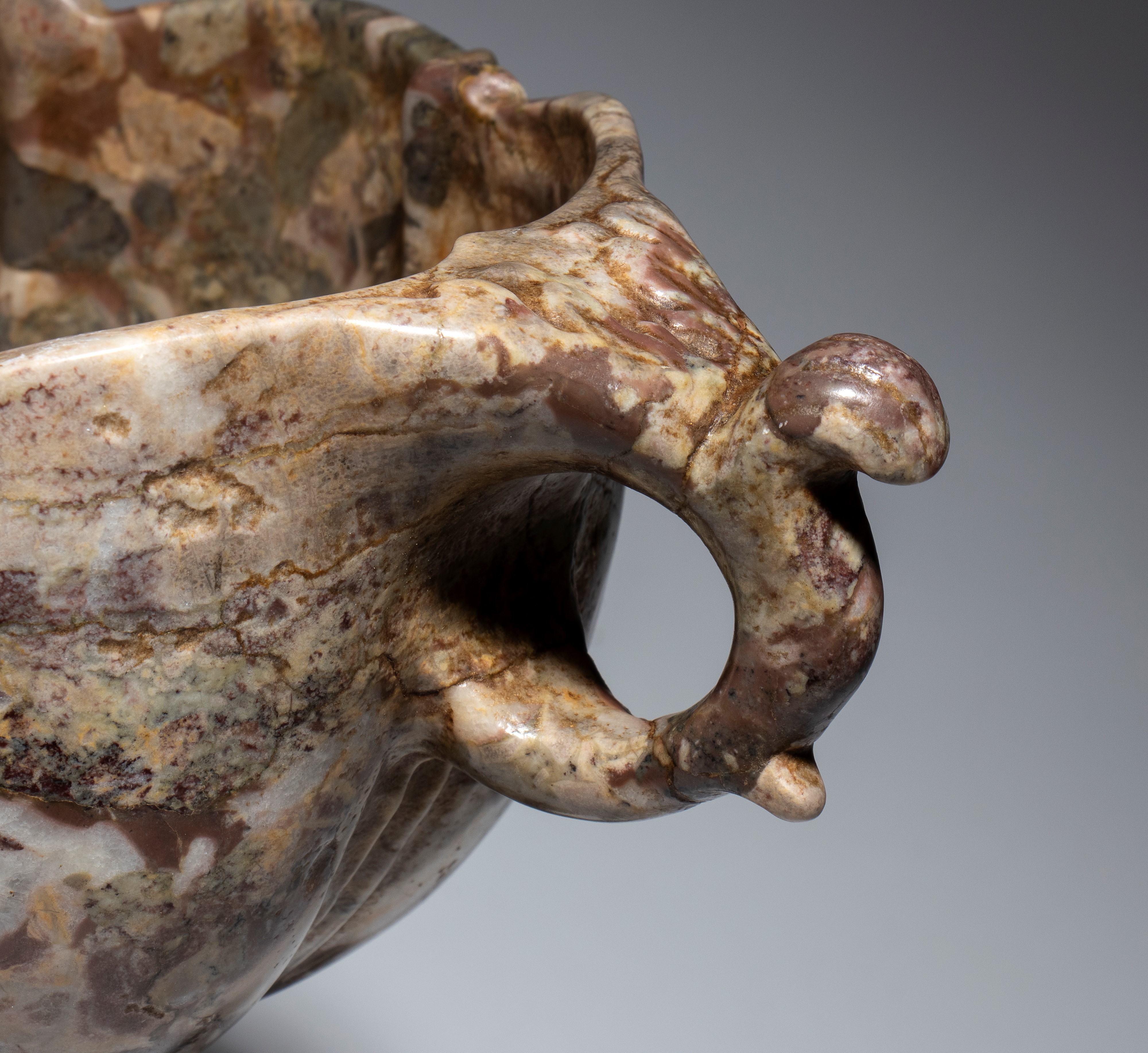 Coppa in marmo di manifattura medicea