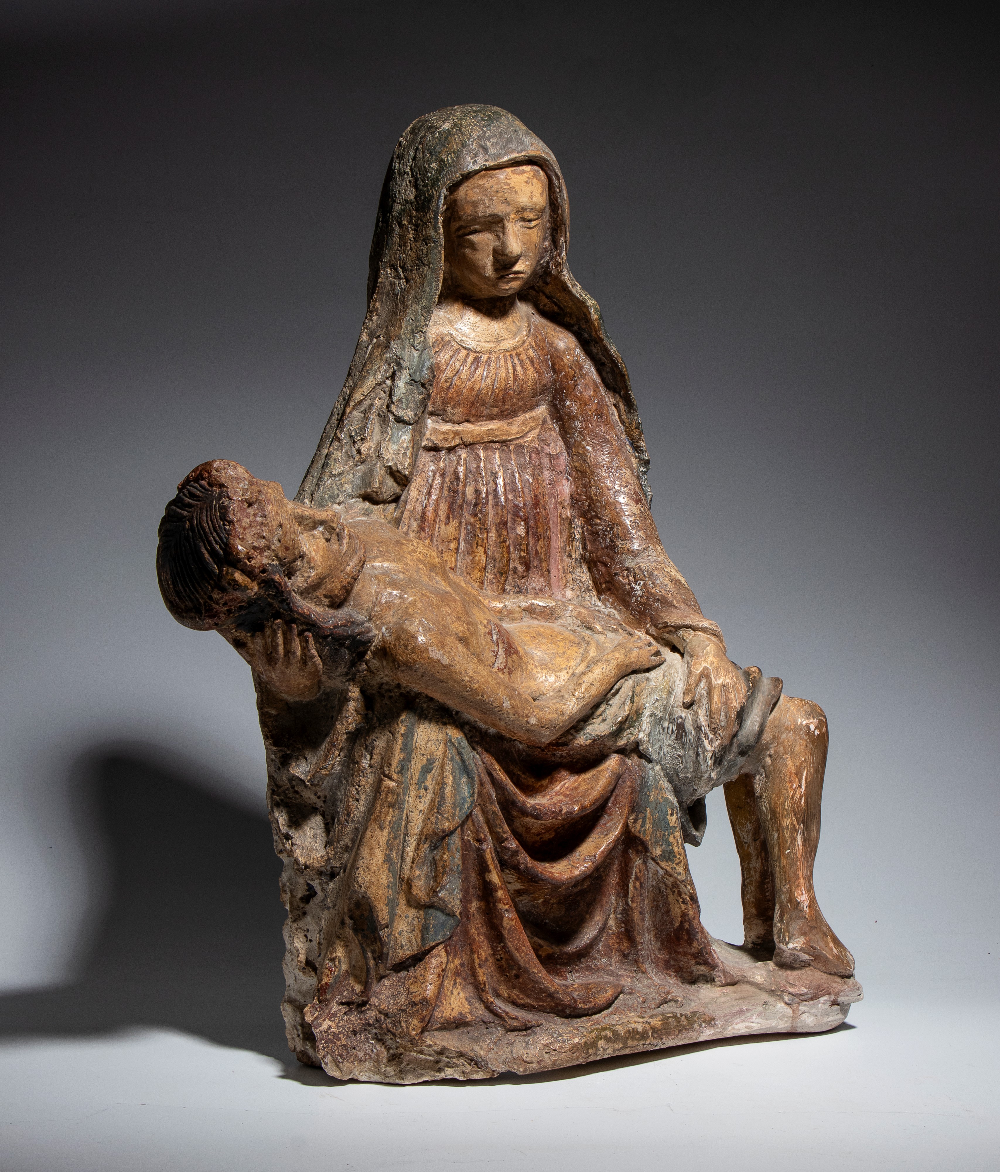 Scultura in stucco policromato raffigurante la Pietà