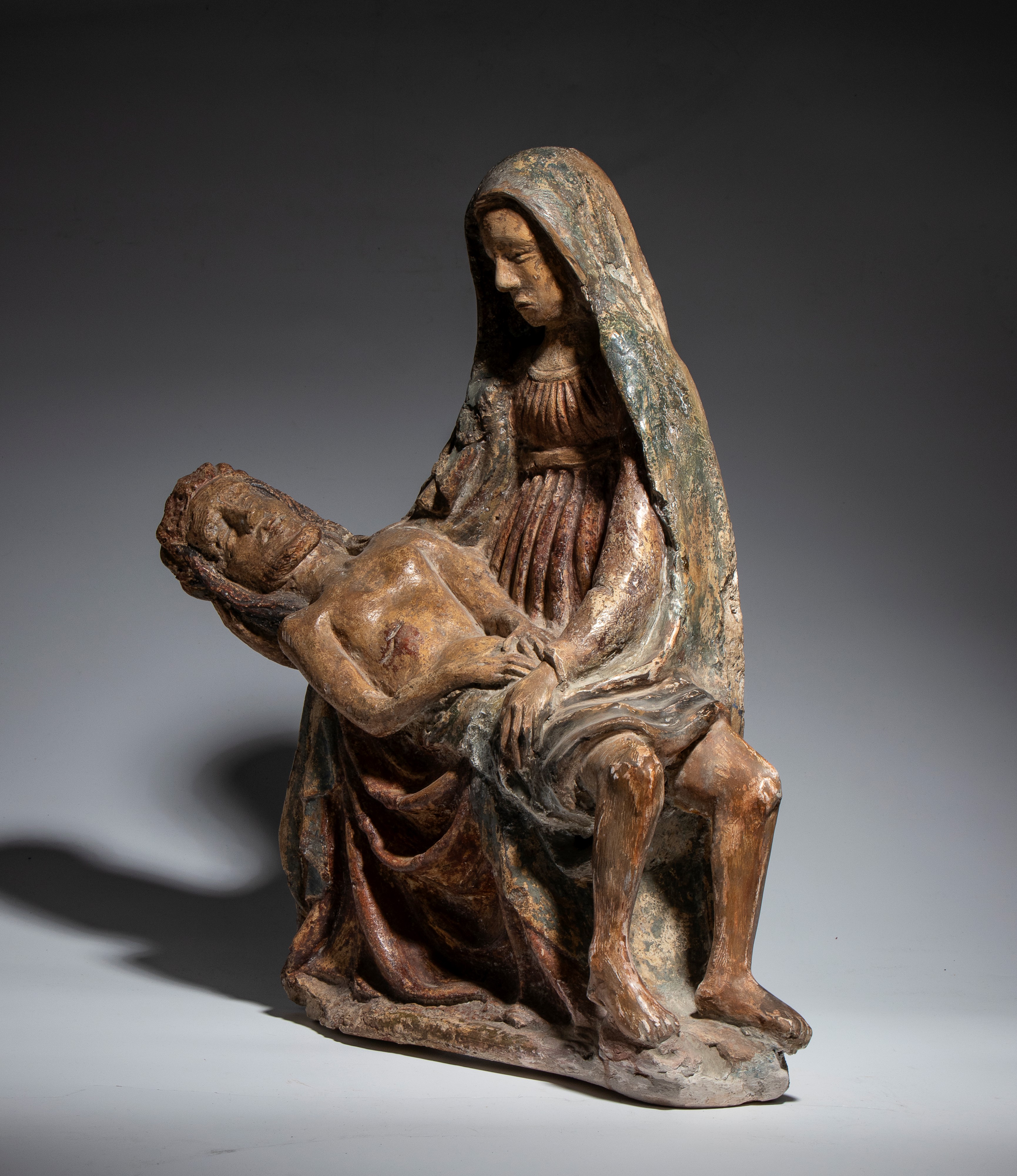 Scultura in stucco policromato raffigurante la Pietà