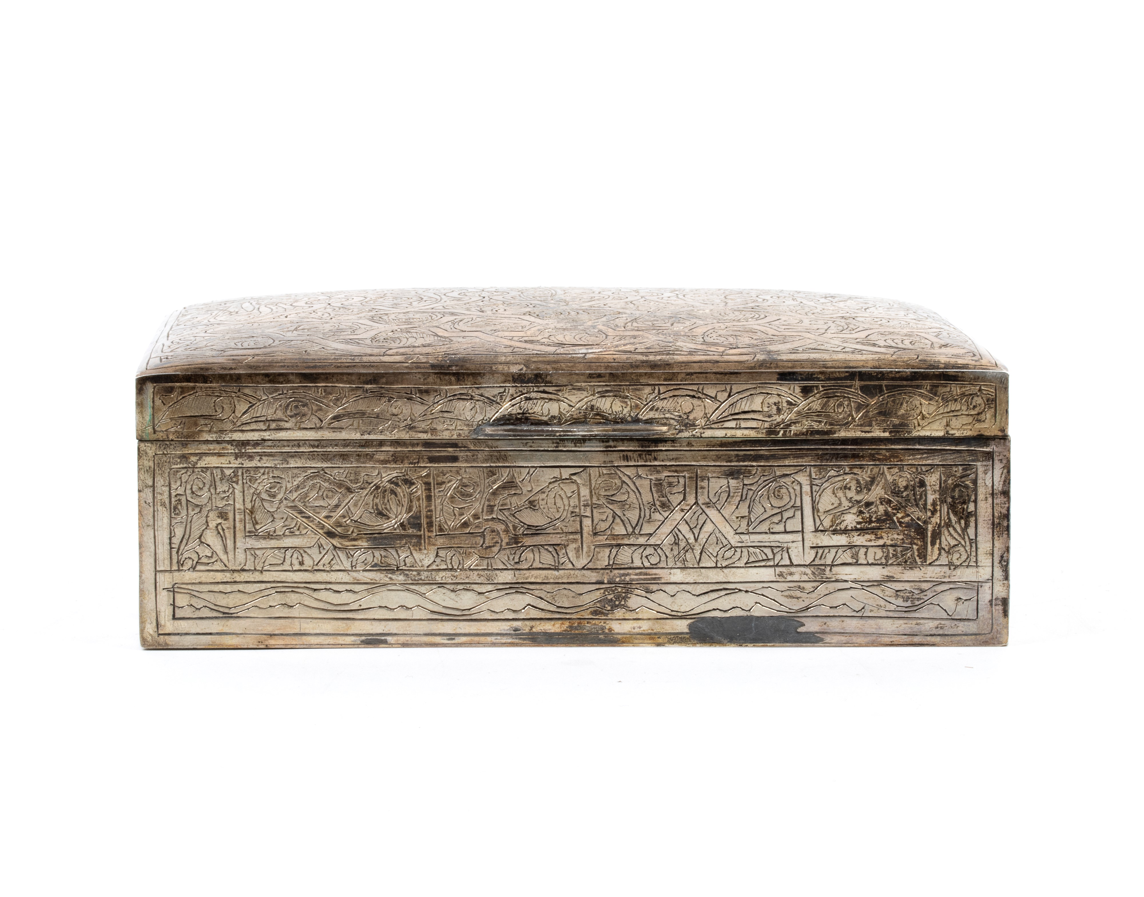 Scatola rettangolare egiziana, argento 800/1000 (punzoni XX secolo), decorazione a motivi islamic...