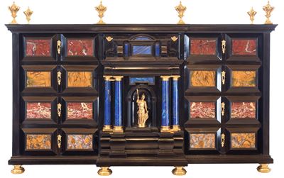 Monetiere in ebano, pietre dure e bronzo dorato, Italia centrale, XVIII secolo