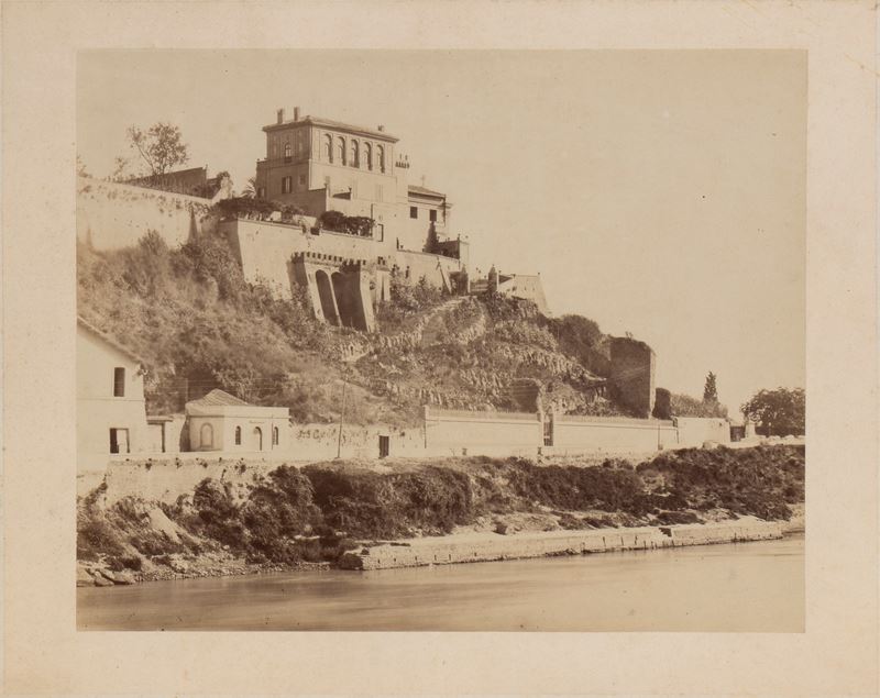 Fotografia di Villa del Sovrano Ordine di Malta all’Aventino, veduta generale del Tevere, albumin...
