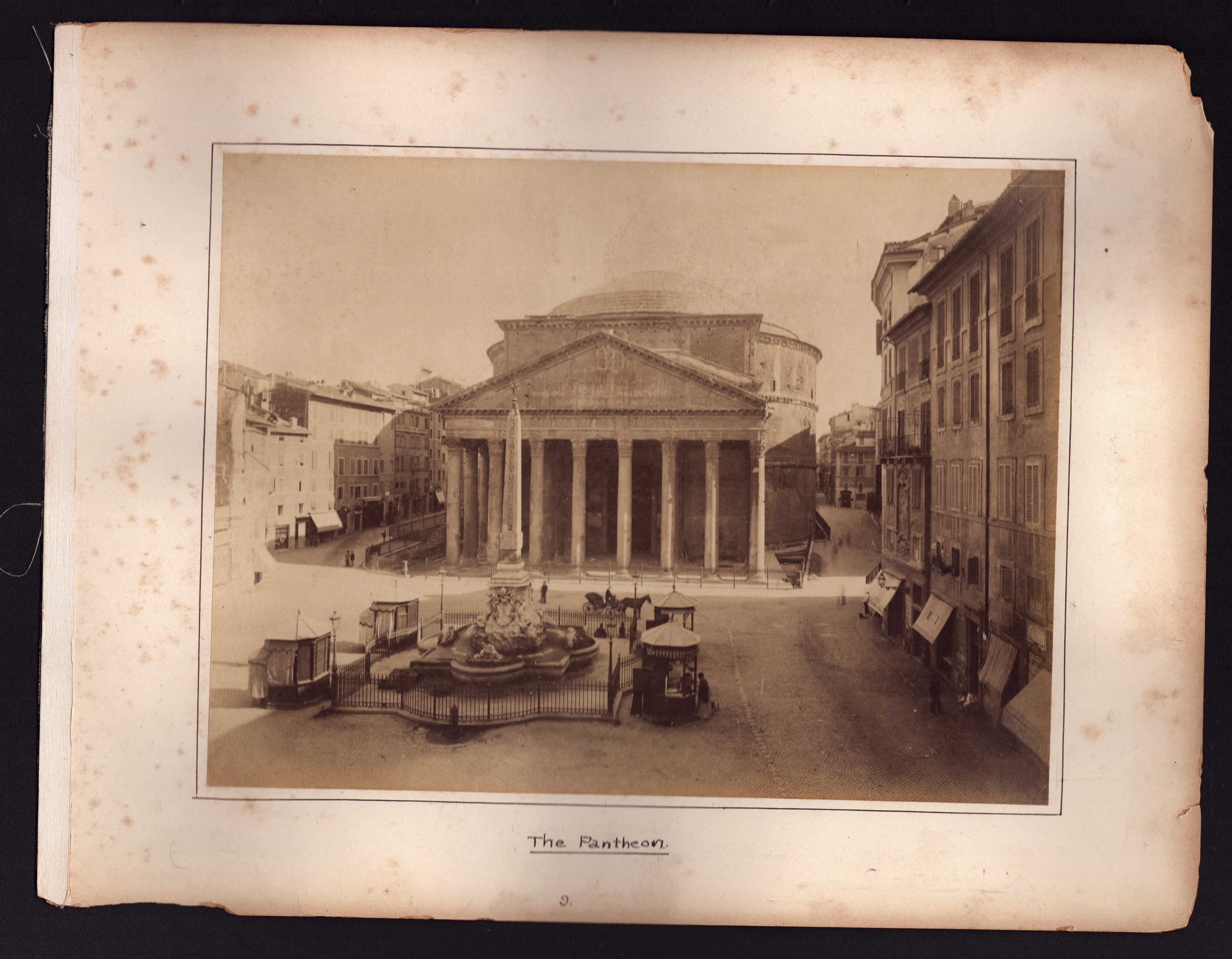 Fotografie di Roma: Fontana in Piazza del Quirinale, Piazza del Popolo con veduta di San Pietro, ...