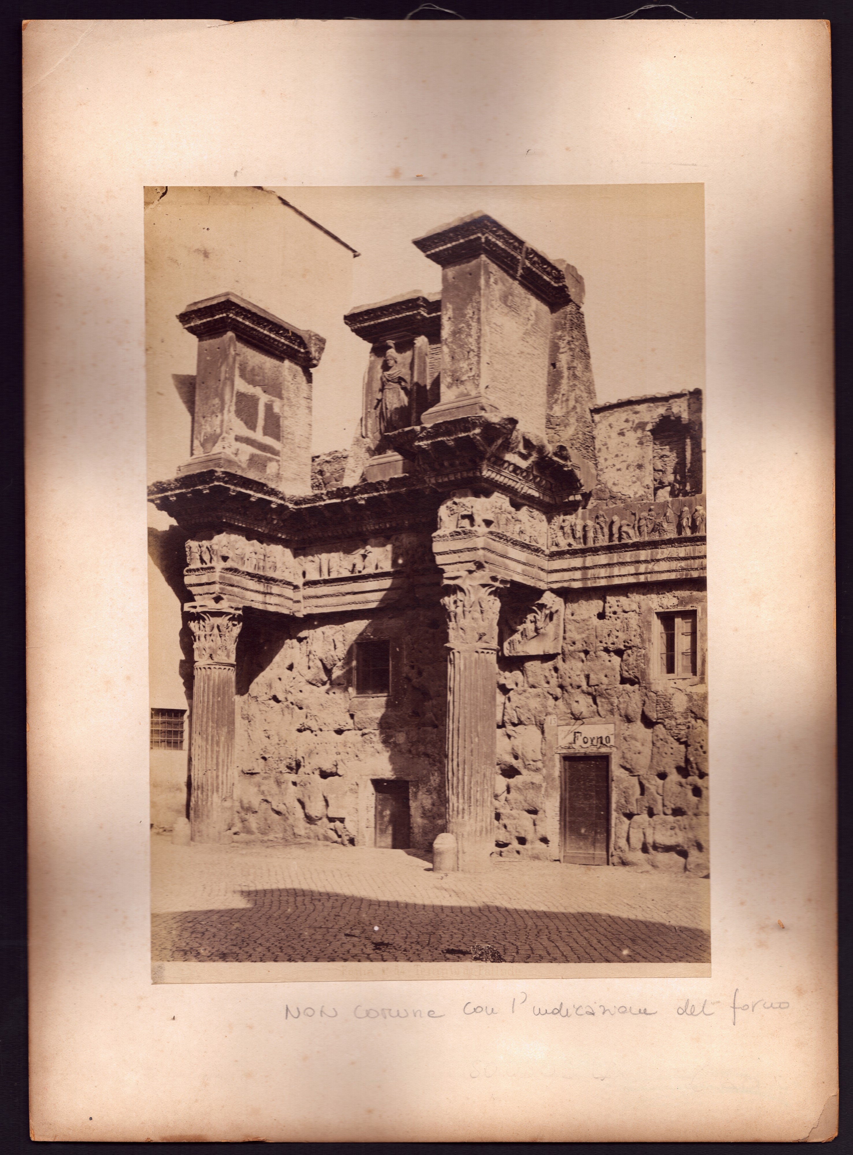 Fotografia attribuita a studi professionali, Roma: Tempio di Pallade, Arco di Settimio Severo, Ve...