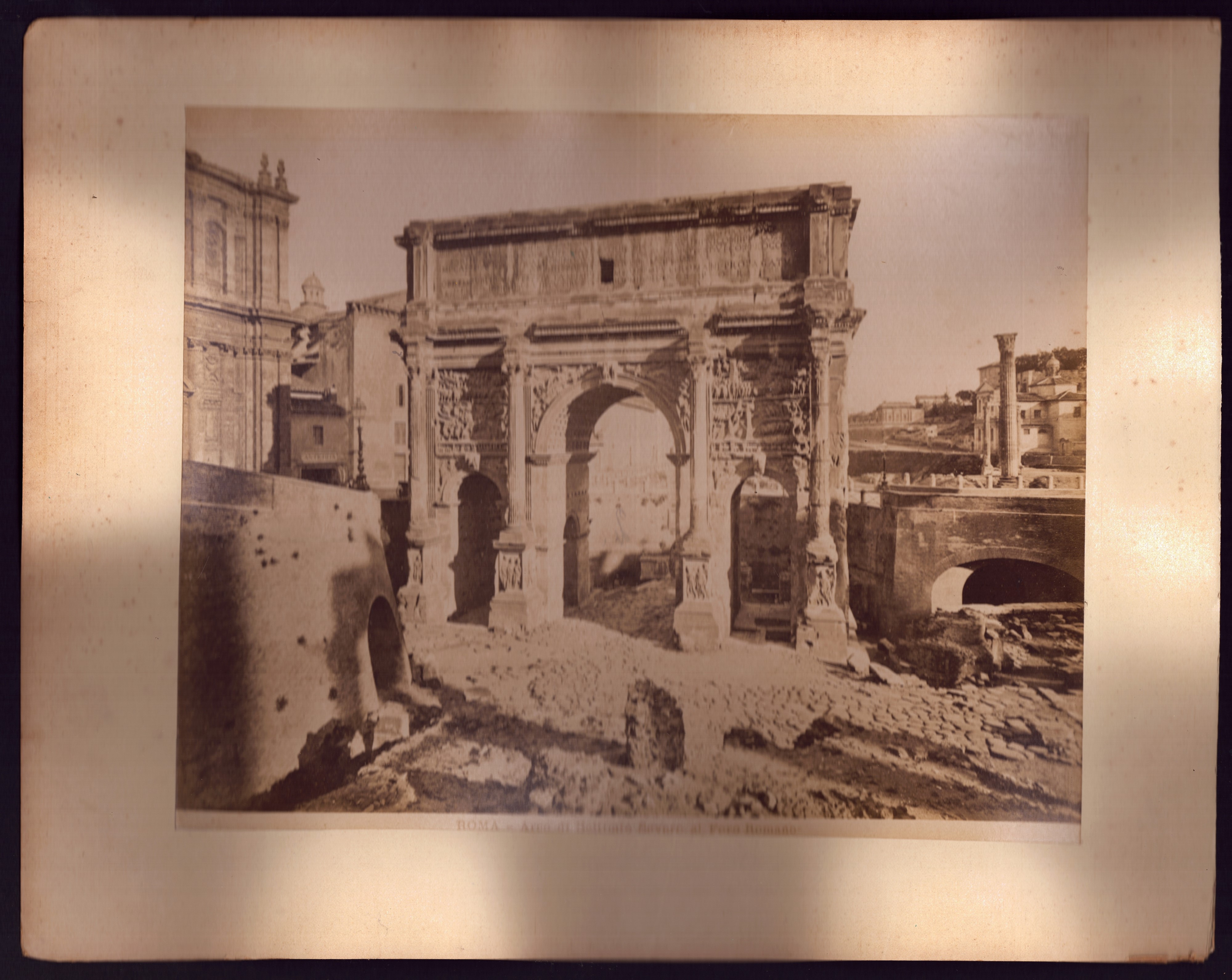 Roma, Veduta del Sepolcro di Cecilia Metella, Tempio di Venere, Arco di Costantino e Colosseo, fo...