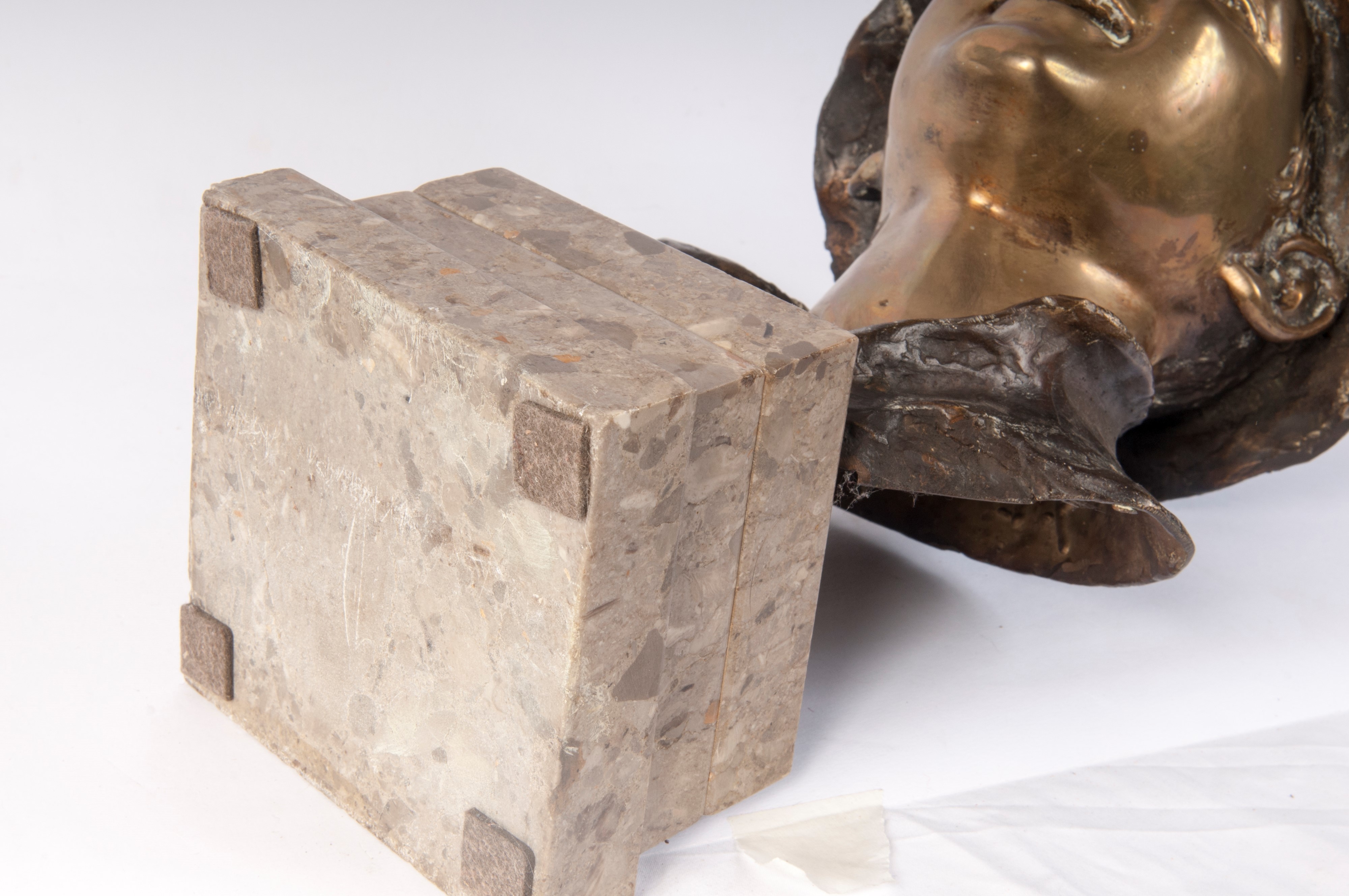 Scugnizzo, busto in bronzo