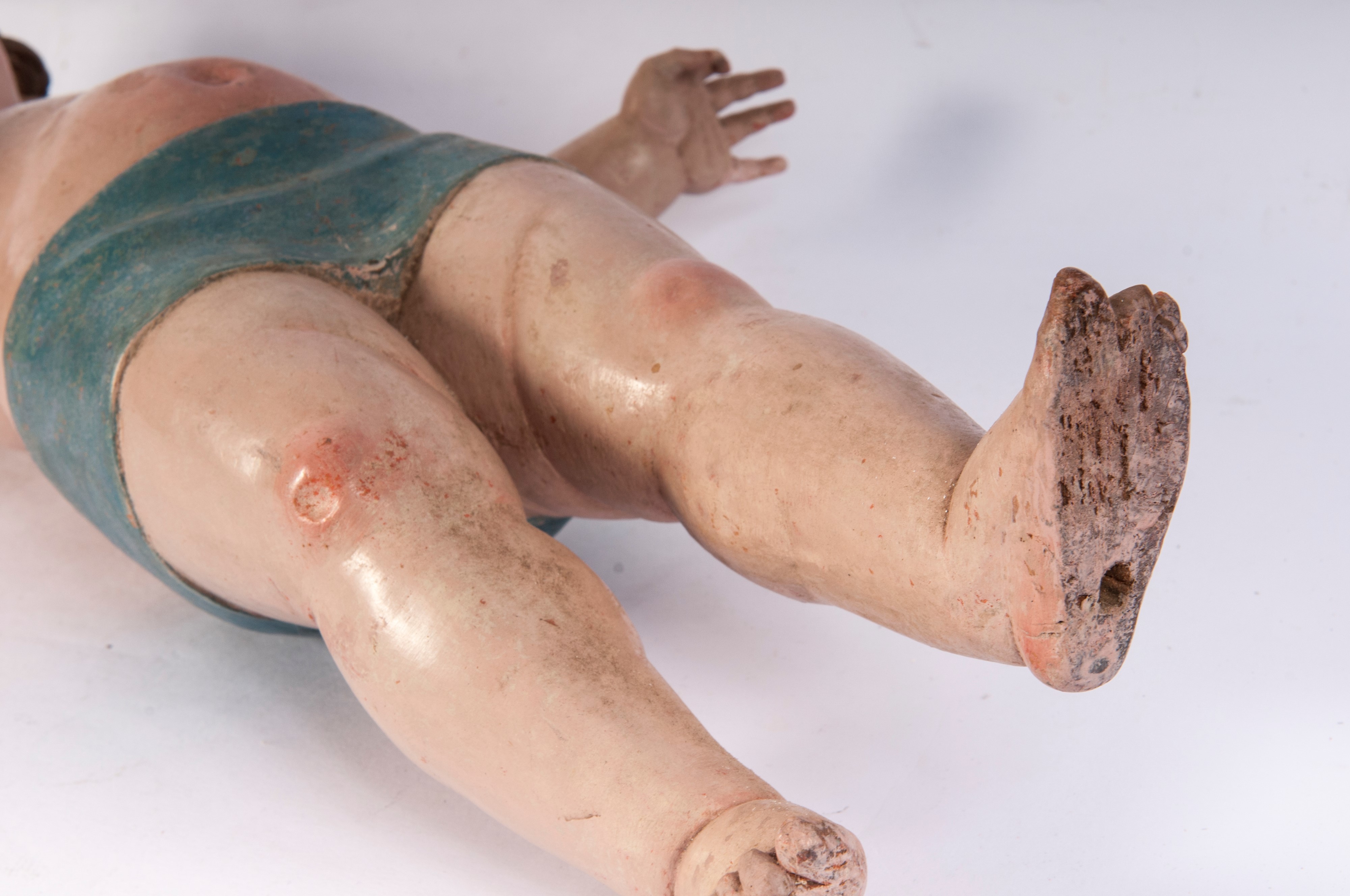 Bambinello, scultura in legno a tutto tondo