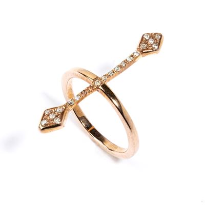 Oro rosa, Anello in oro rosa con diamanti rotondi a taglio brillante